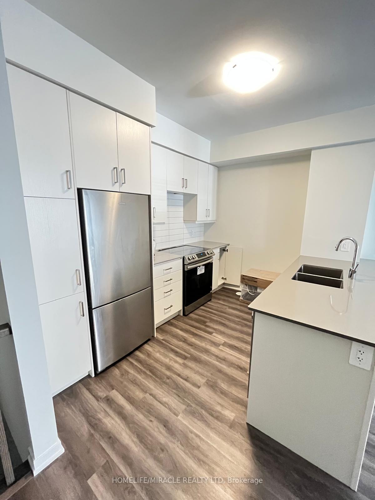 Photo 6 of Unit 68, 31 Honeycrisp Crescent, Vaughan, Vaughan Corporate Centre — HOMEH
