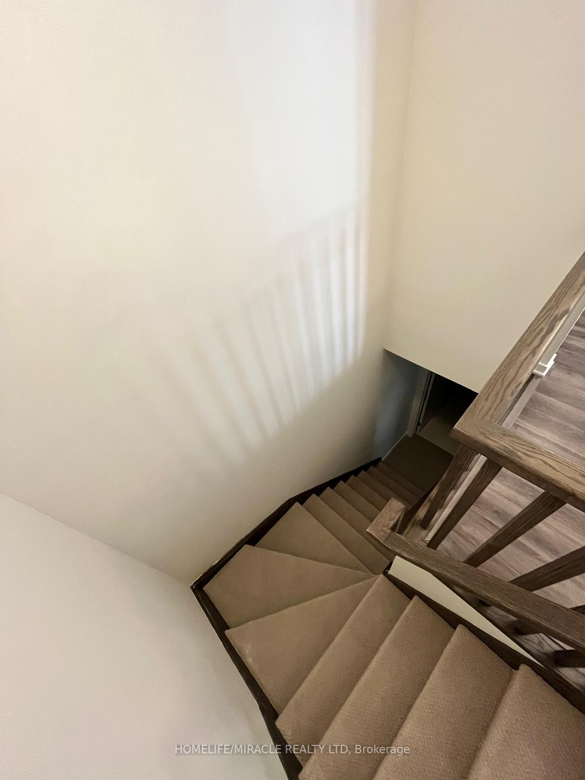 Photo 8 of Unit 68, 31 Honeycrisp Crescent, Vaughan, Vaughan Corporate Centre — HOMEH