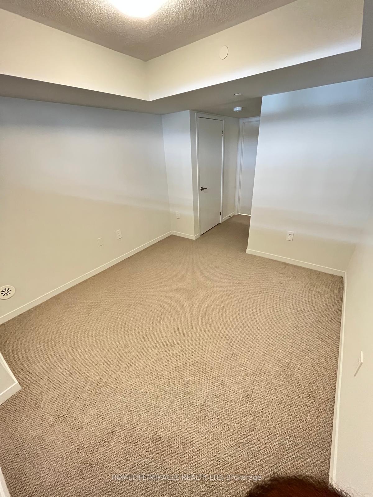 Photo 11 of Unit 68, 31 Honeycrisp Crescent, Vaughan, Vaughan Corporate Centre — HOMEH