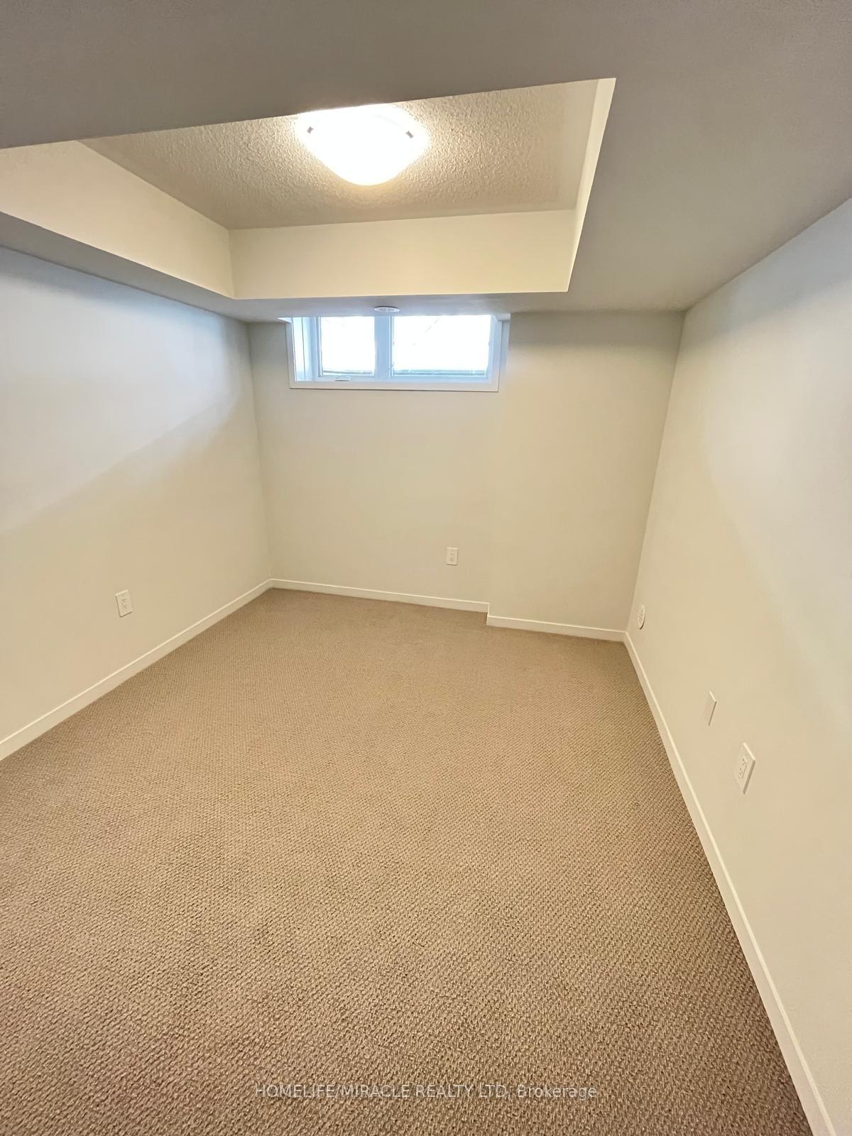 Photo 13 of Unit 68, 31 Honeycrisp Crescent, Vaughan, Vaughan Corporate Centre — HOMEH