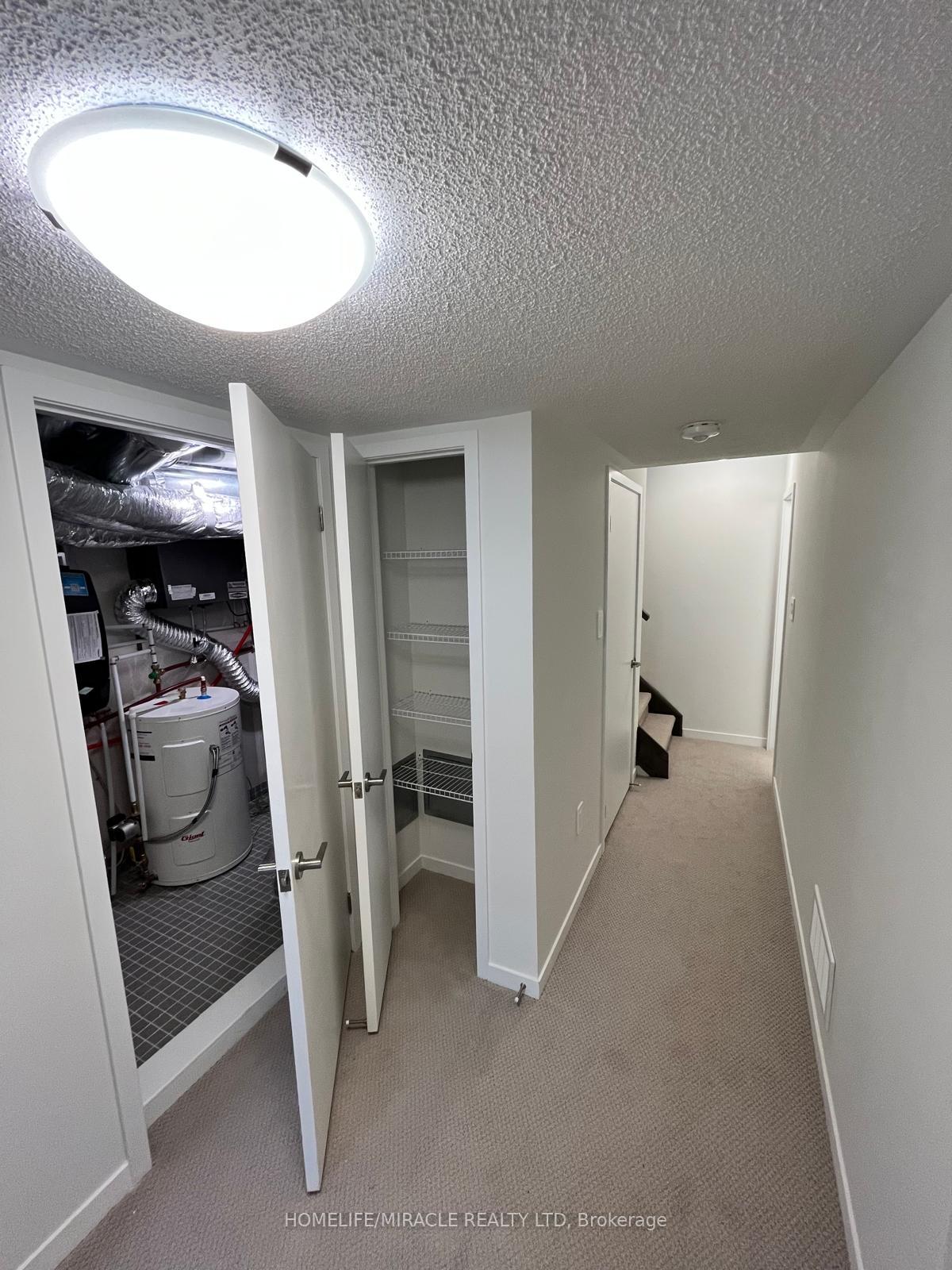 Photo 14 of Unit 68, 31 Honeycrisp Crescent, Vaughan, Vaughan Corporate Centre — HOMEH