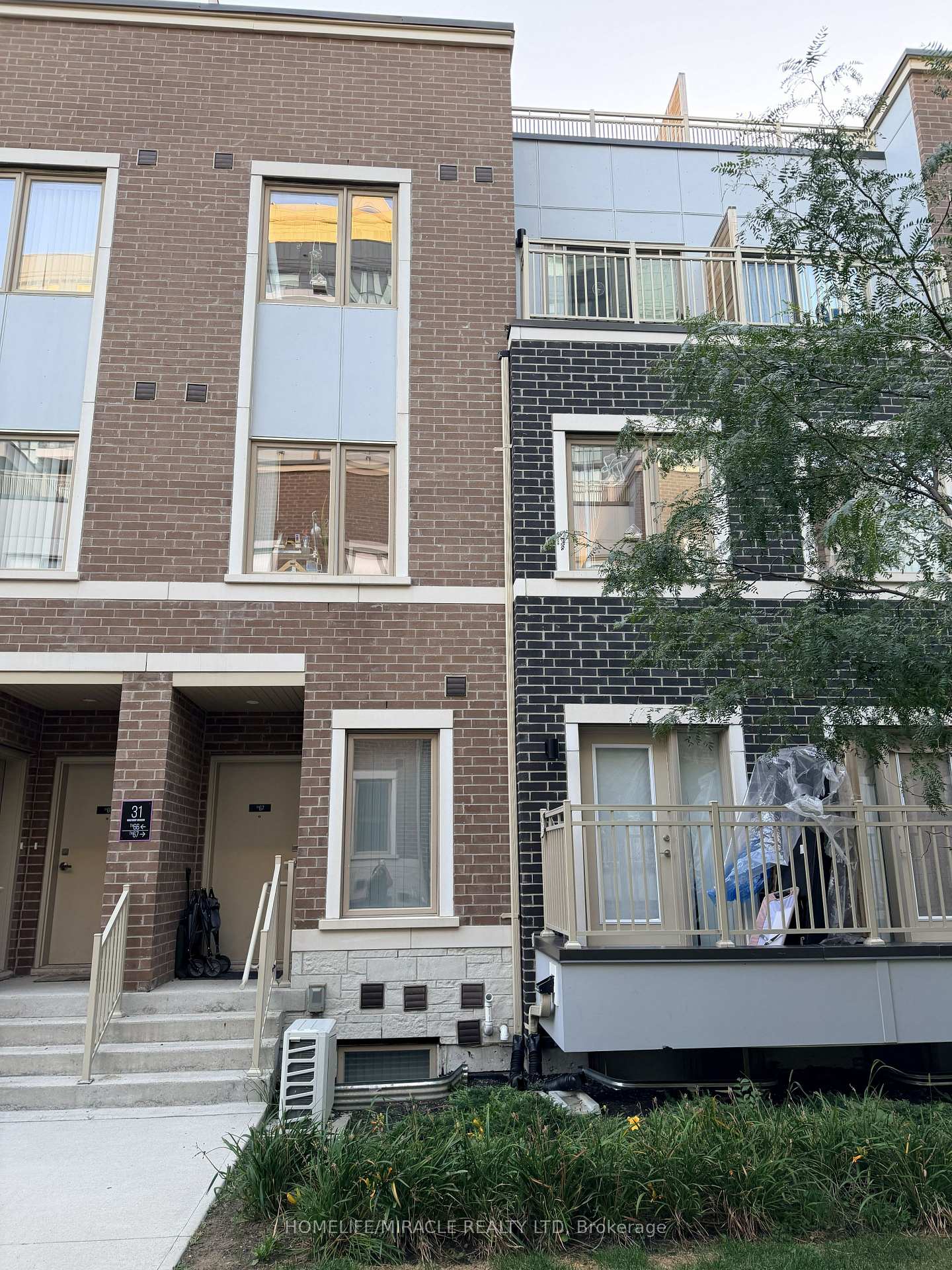 Photo 2 of Unit 68, 31 Honeycrisp Crescent, Vaughan, Vaughan Corporate Centre — HOMEH