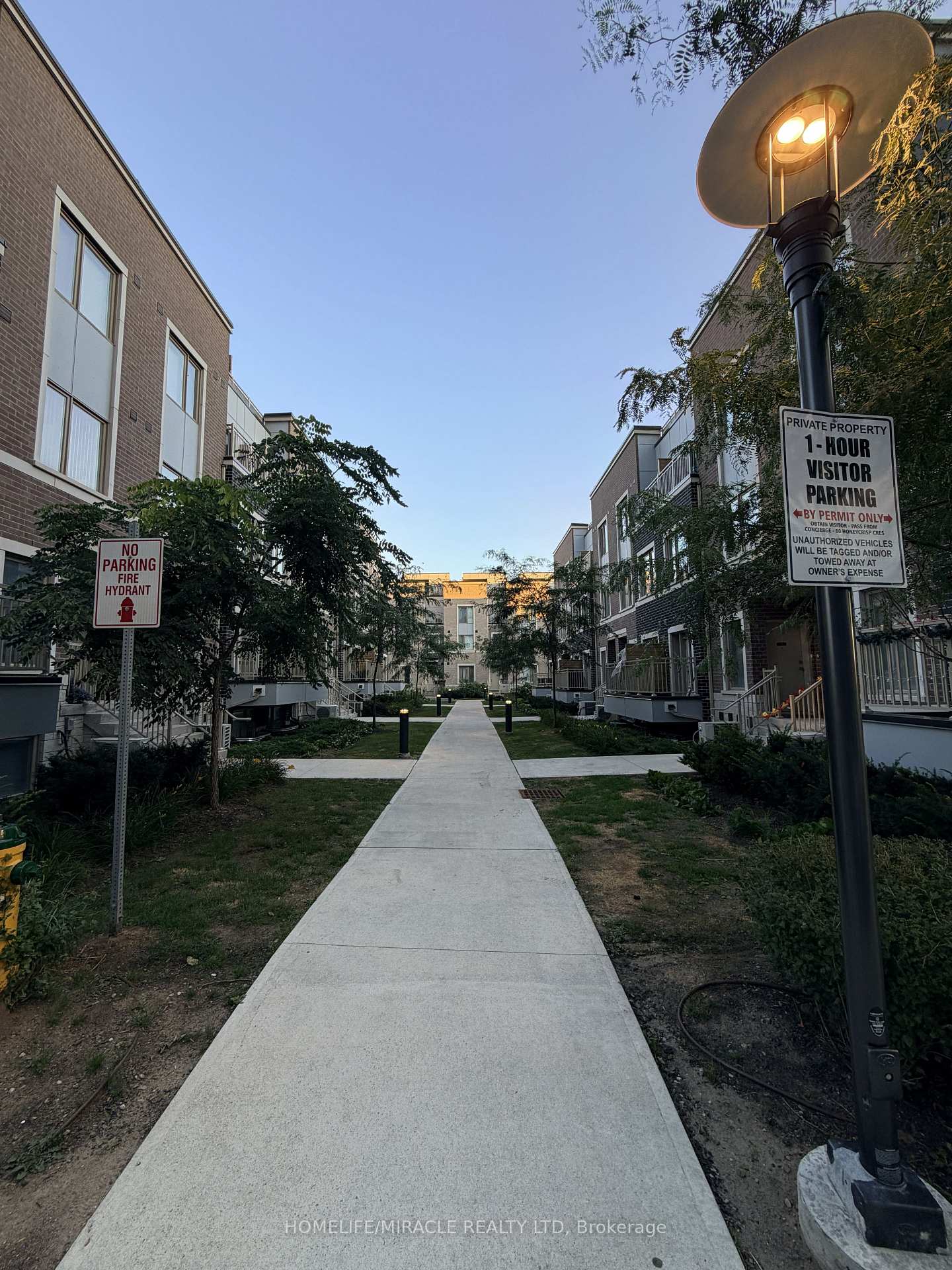 Photo 15 of Unit 68, 31 Honeycrisp Crescent, Vaughan, Vaughan Corporate Centre — HOMEH