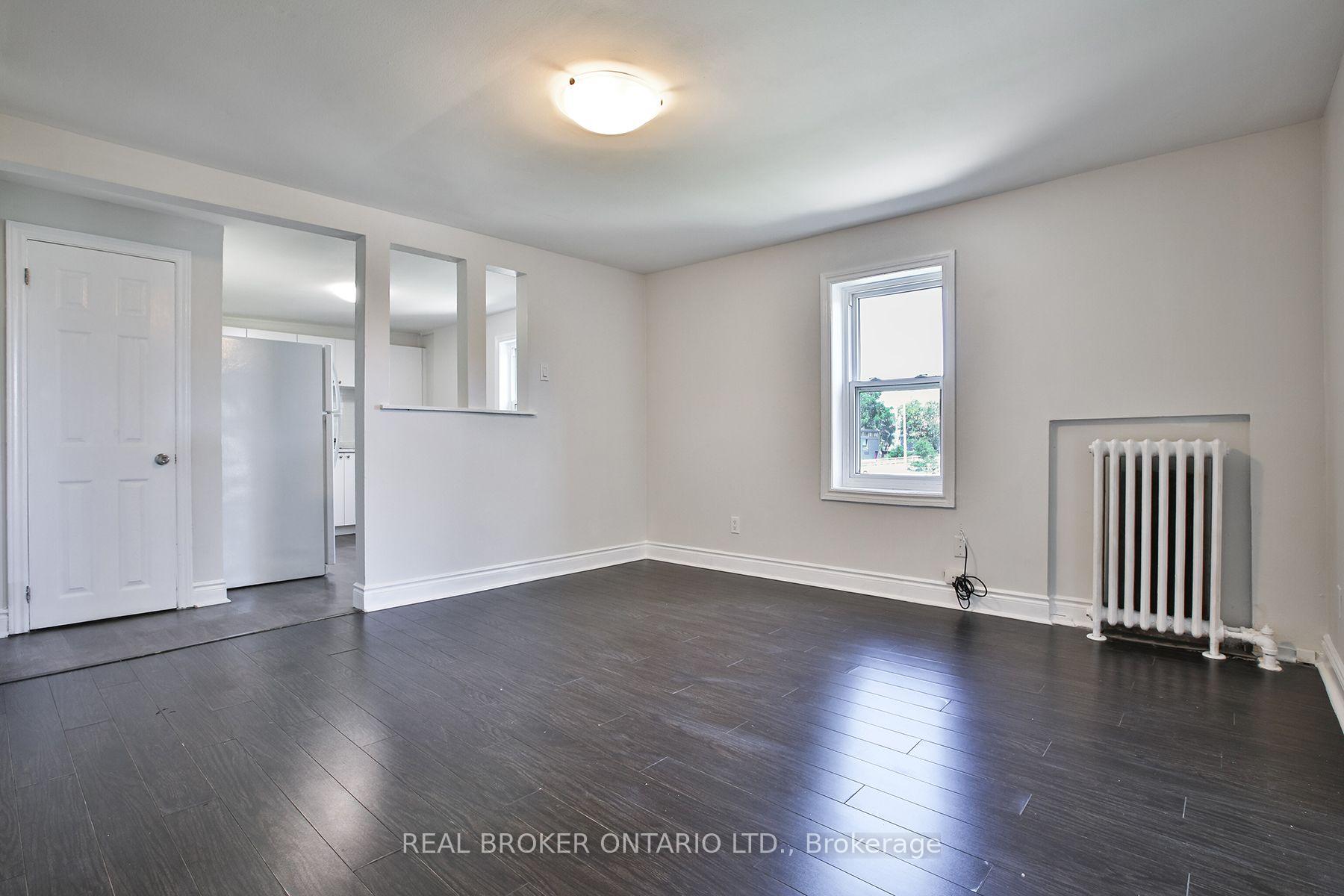 Photo 2 of 252 Sixth Street, Etobicoke, New Toronto — HOMEH