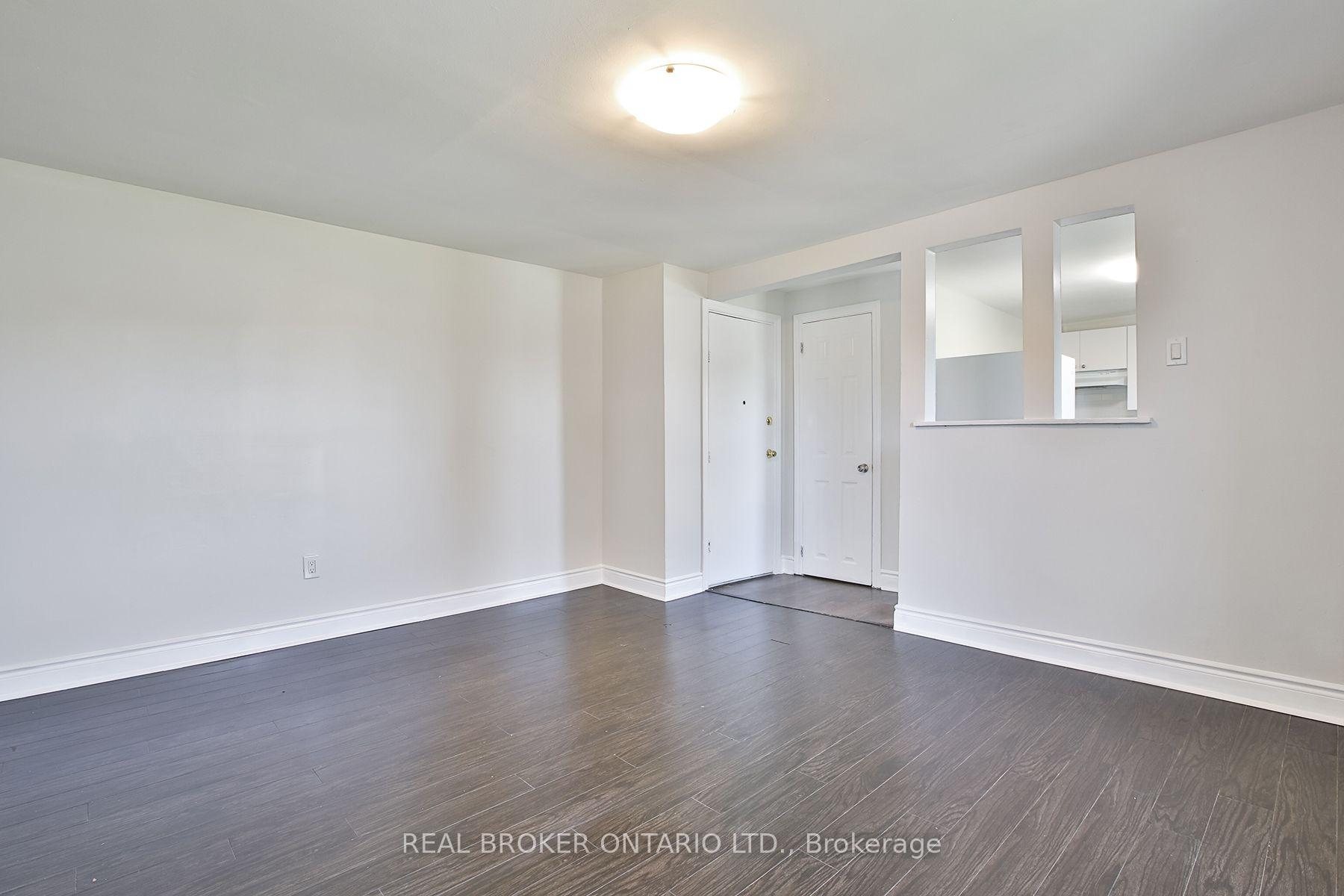 Photo 3 of 252 Sixth Street, Etobicoke, New Toronto — HOMEH