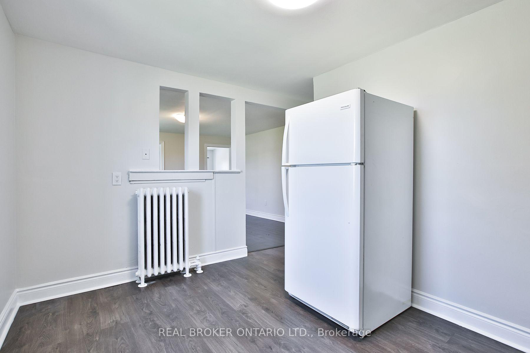 Photo 6 of 252 Sixth Street, Etobicoke, New Toronto — HOMEH
