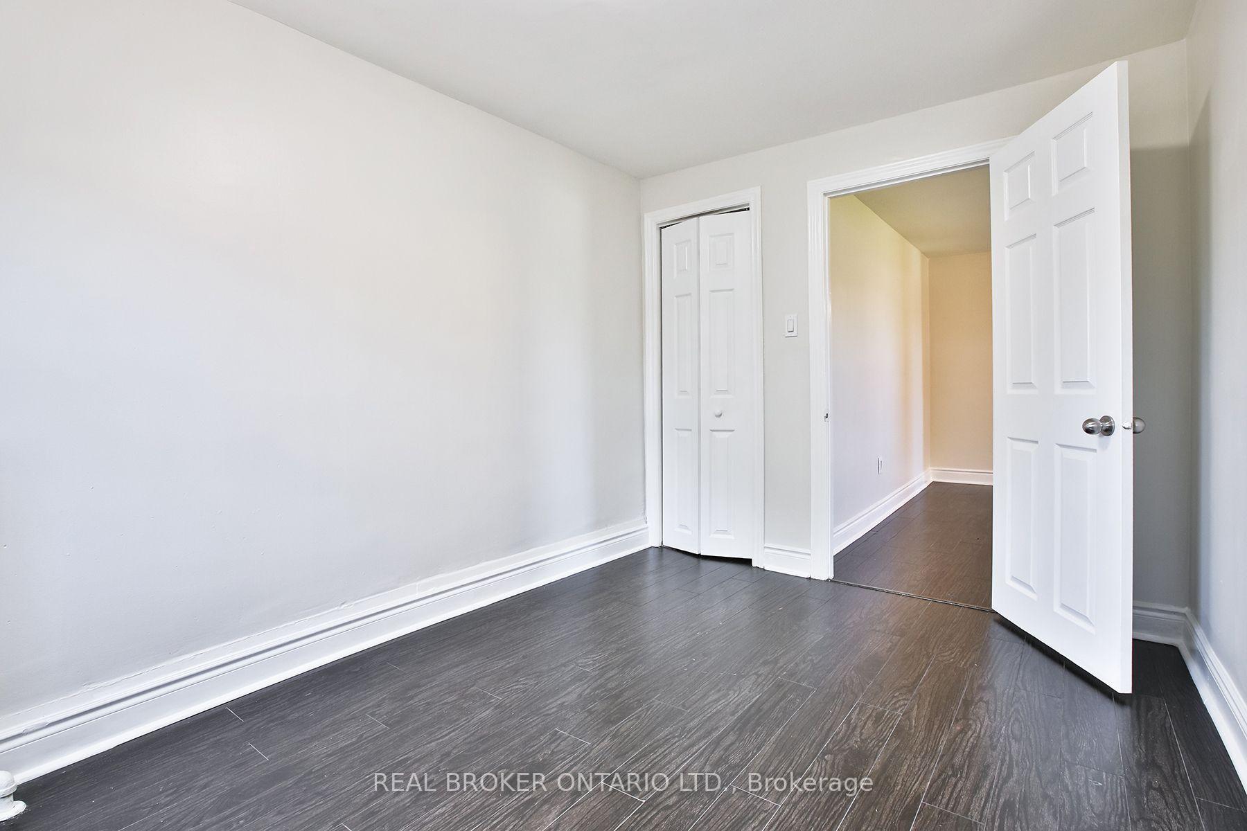 Photo 8 of 252 Sixth Street, Etobicoke, New Toronto — HOMEH
