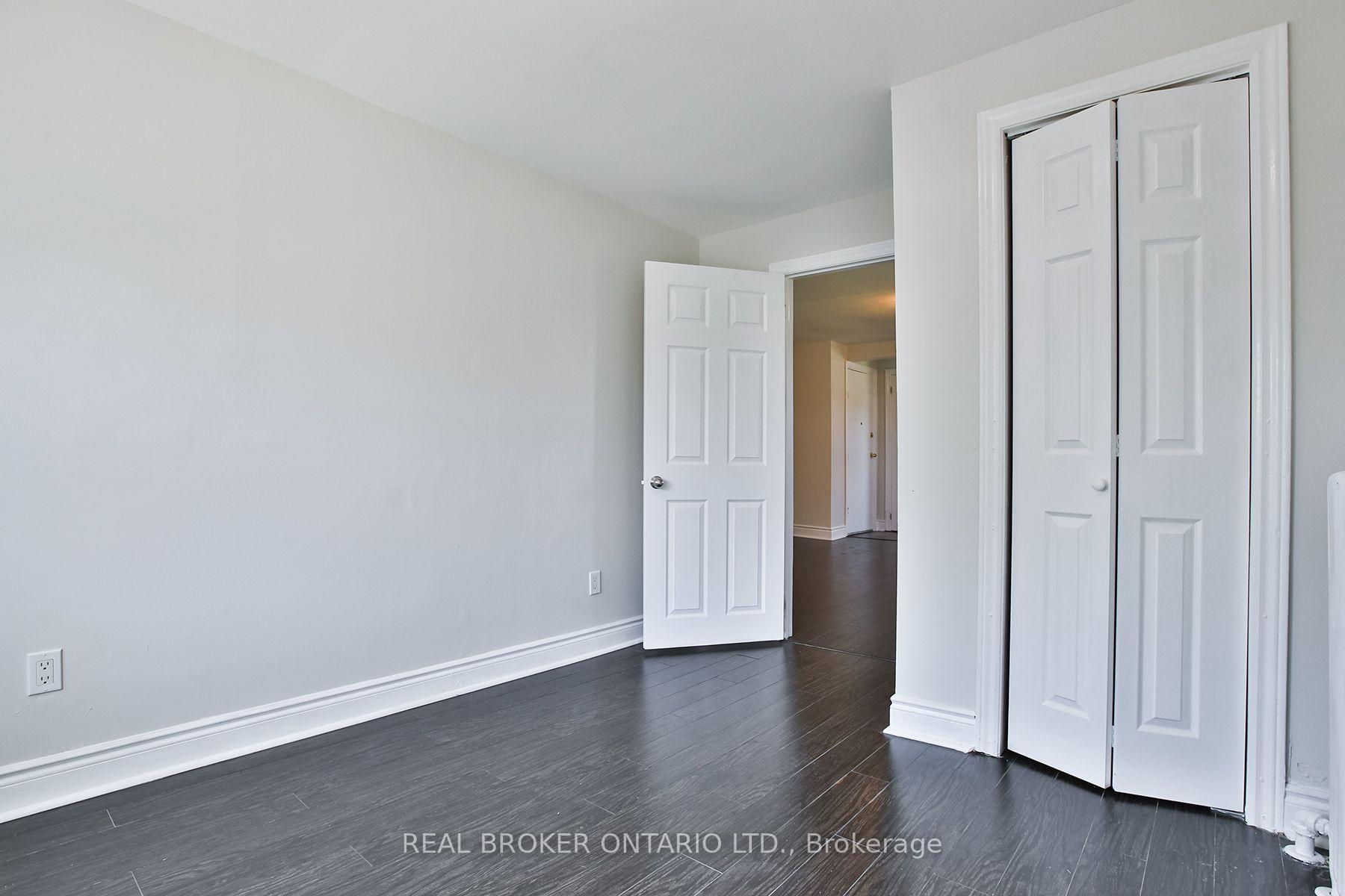 Photo 10 of 252 Sixth Street, Etobicoke, New Toronto — HOMEH