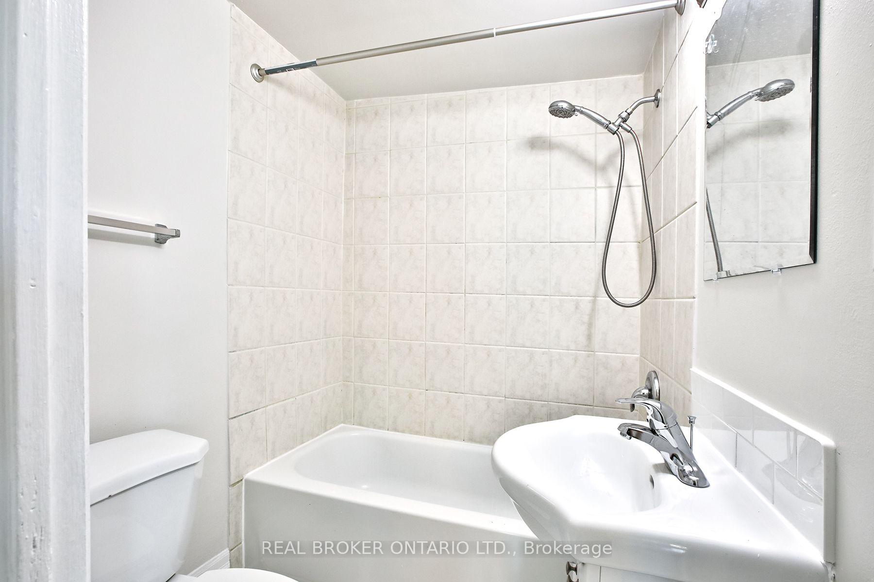 Photo 12 of 252 Sixth Street, Etobicoke, New Toronto — HOMEH