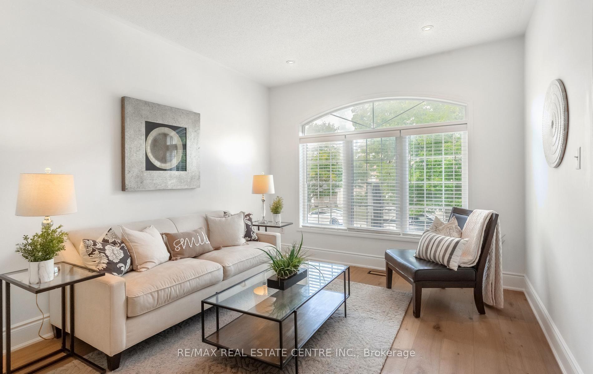 Photo 7 of 54 Apple Blossom Crescent, Halton Hills, Georgetown — HOMEH