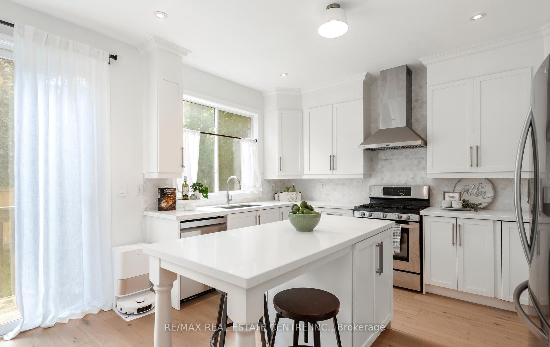 Photo 20 of 54 Apple Blossom Crescent, Halton Hills, Georgetown — HOMEH