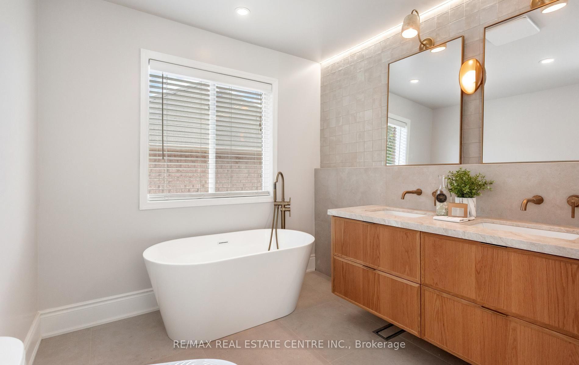 Photo 33 of 54 Apple Blossom Crescent, Halton Hills, Georgetown — HOMEH