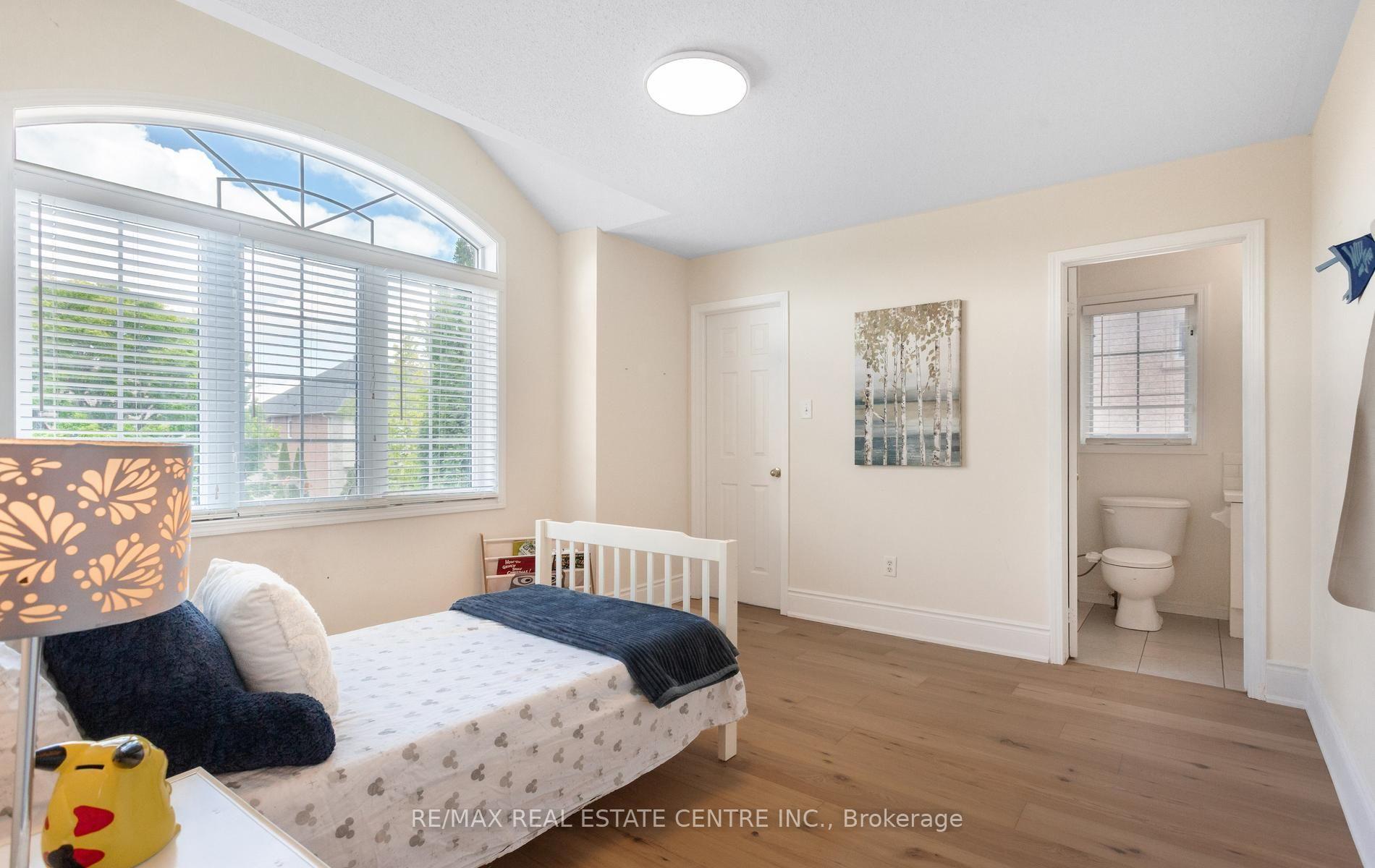 Photo 38 of 54 Apple Blossom Crescent, Halton Hills, Georgetown — HOMEH