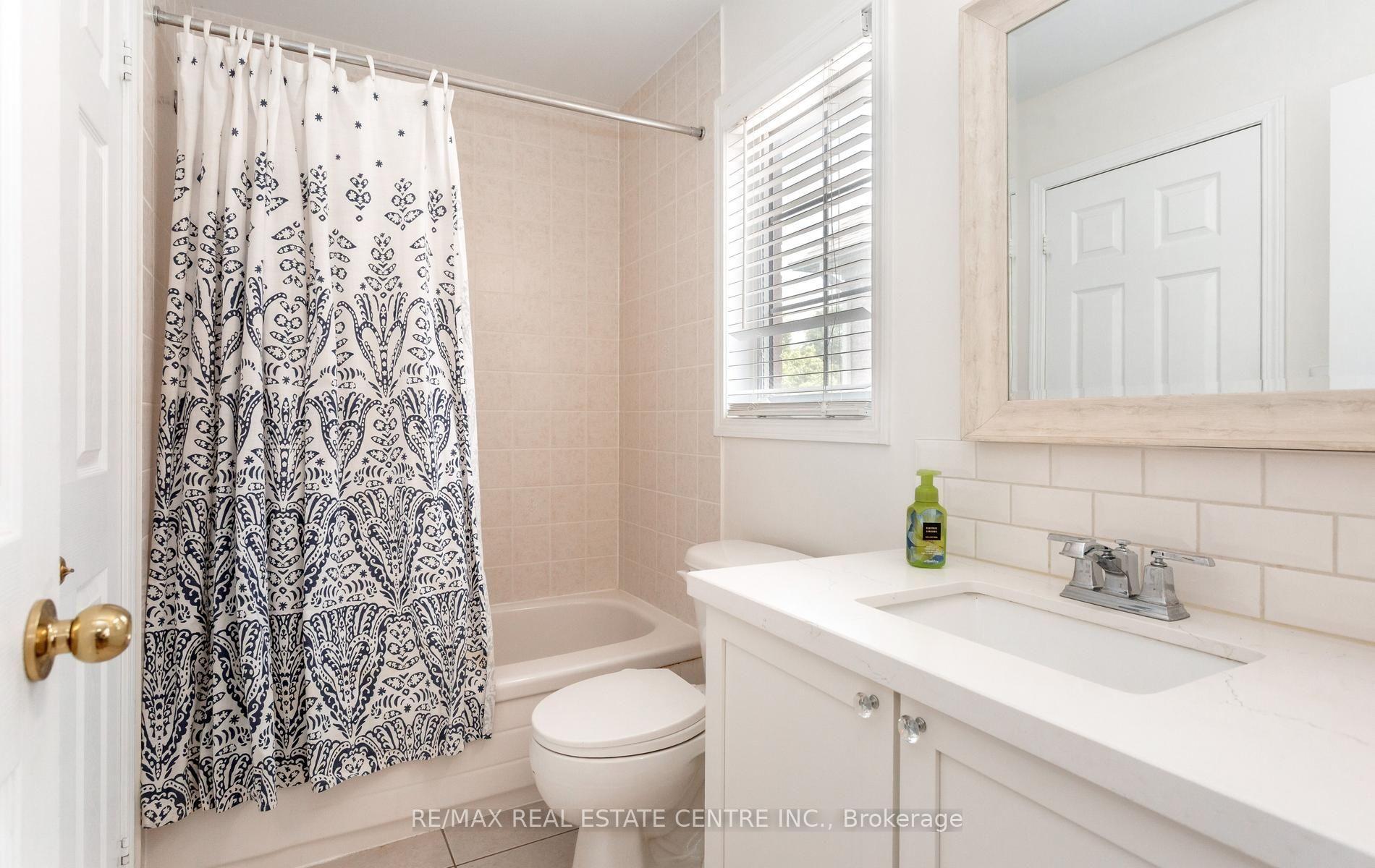 Photo 40 of 54 Apple Blossom Crescent, Halton Hills, Georgetown — HOMEH