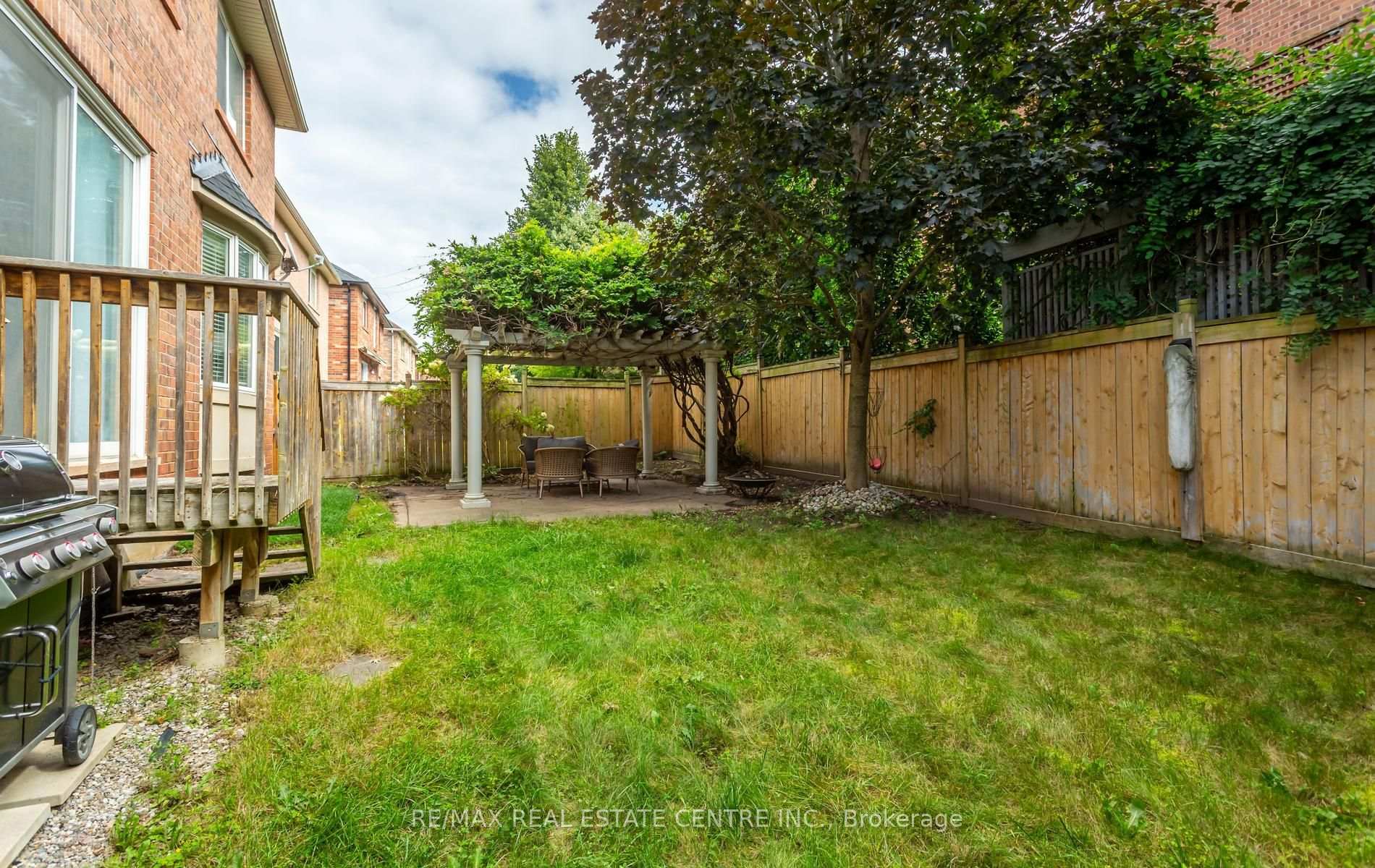 Photo 44 of 54 Apple Blossom Crescent, Halton Hills, Georgetown — HOMEH
