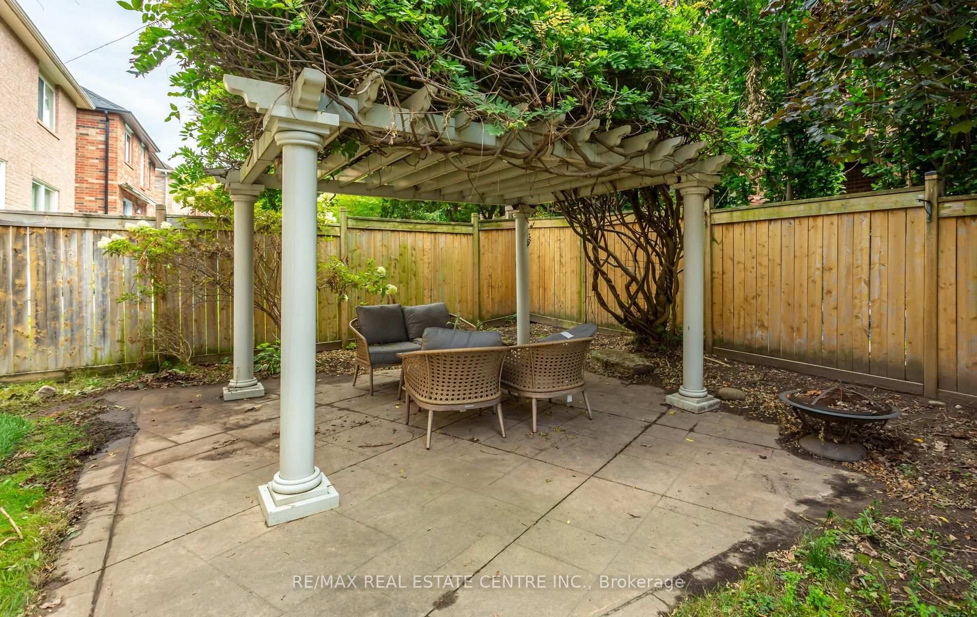 Photo 45 of 54 Apple Blossom Crescent, Halton Hills, Georgetown — HOMEH