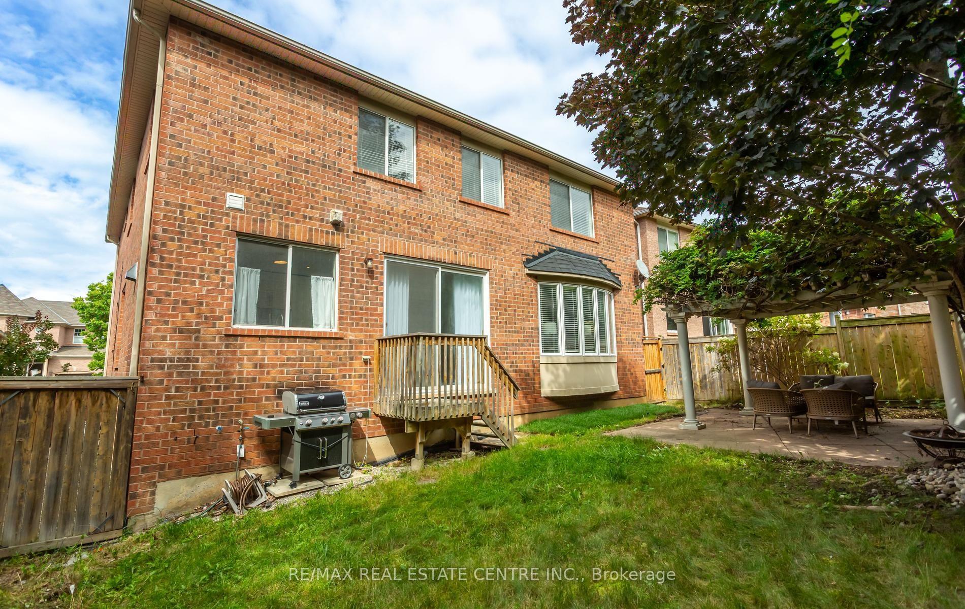 Photo 46 of 54 Apple Blossom Crescent, Halton Hills, Georgetown — HOMEH