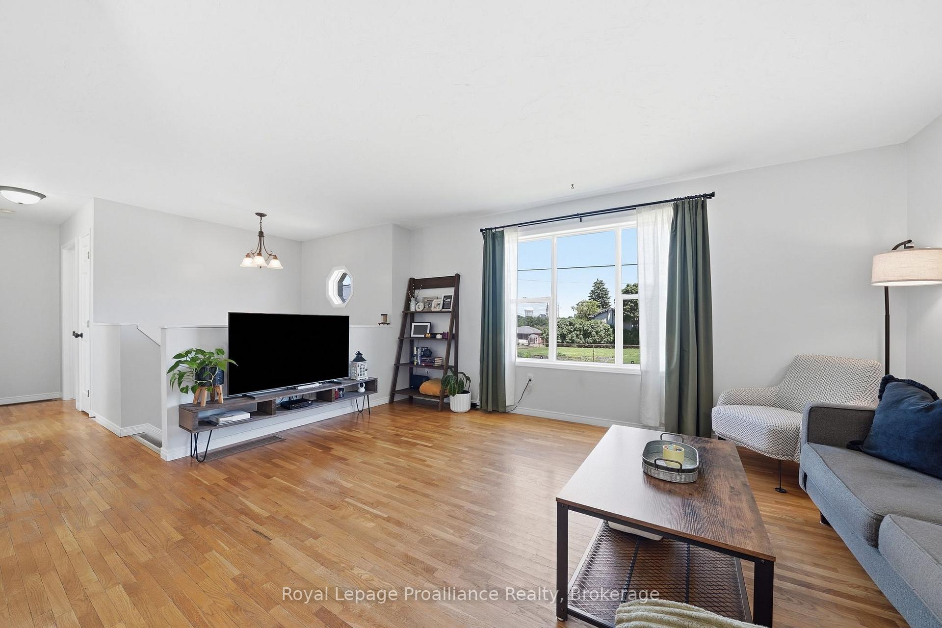 Photo 12 of 50 Octavia Street, Belleville, Belleville Ward — HOMEH