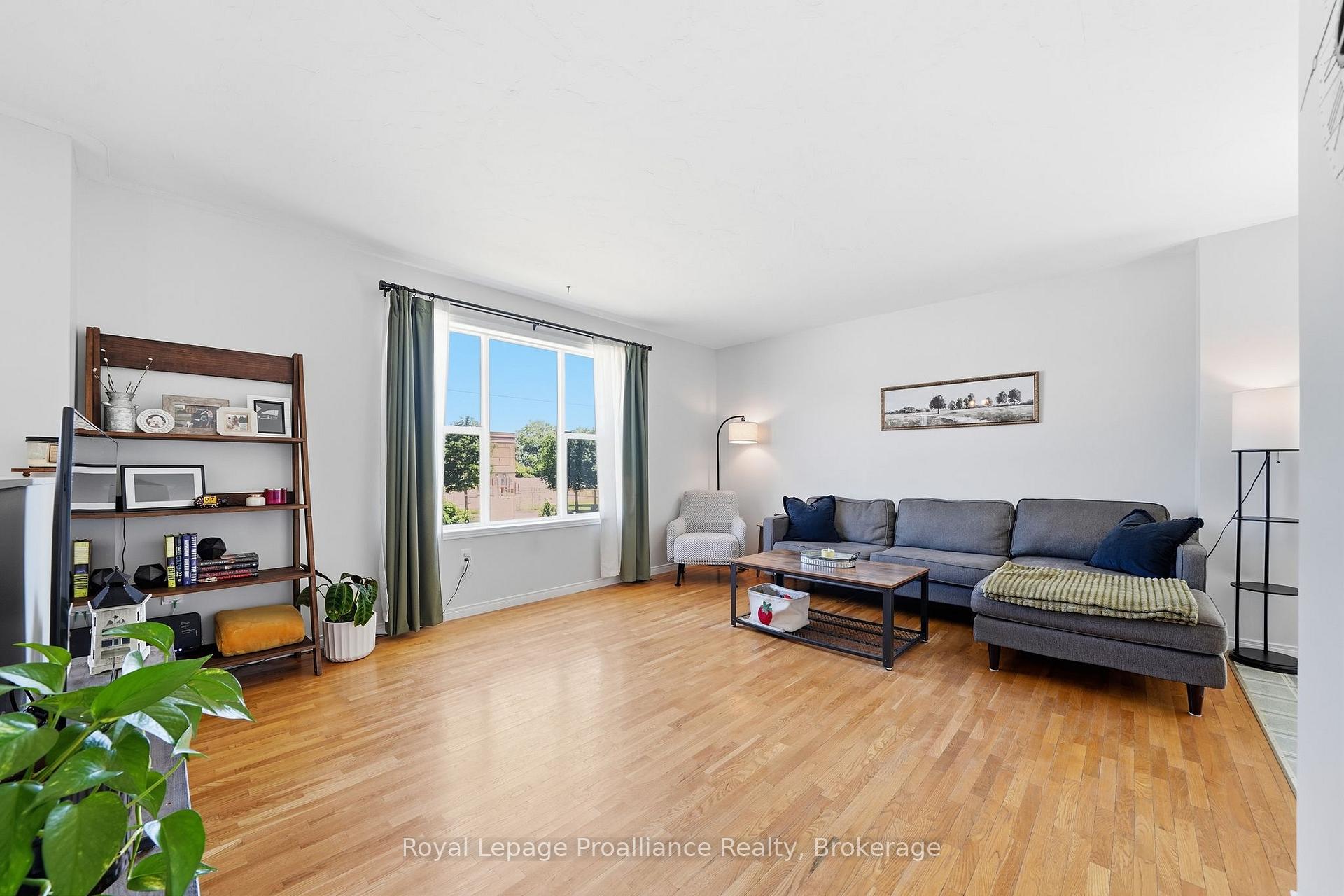 Photo 13 of 50 Octavia Street, Belleville, Belleville Ward — HOMEH