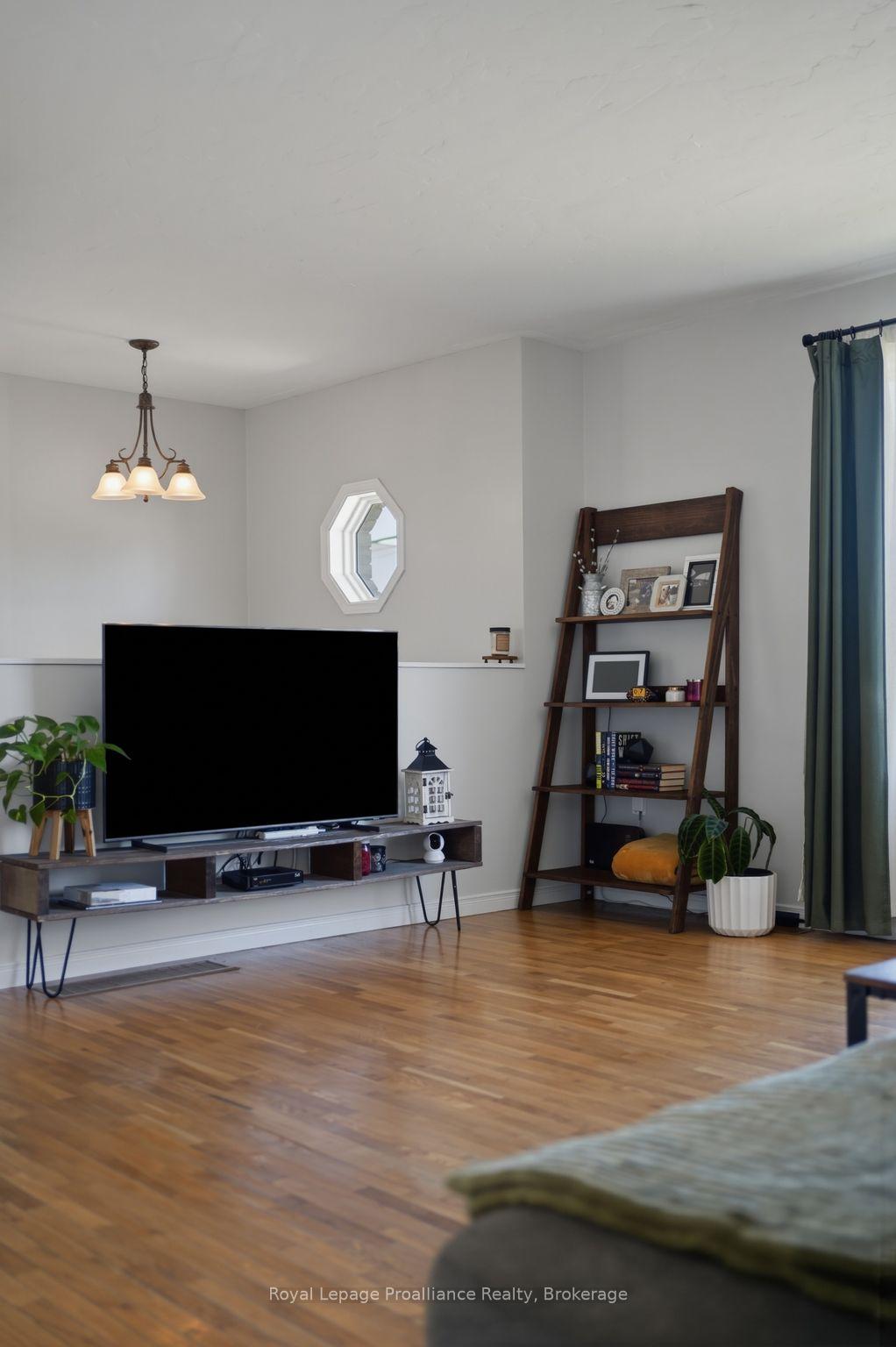 Photo 15 of 50 Octavia Street, Belleville, Belleville Ward — HOMEH