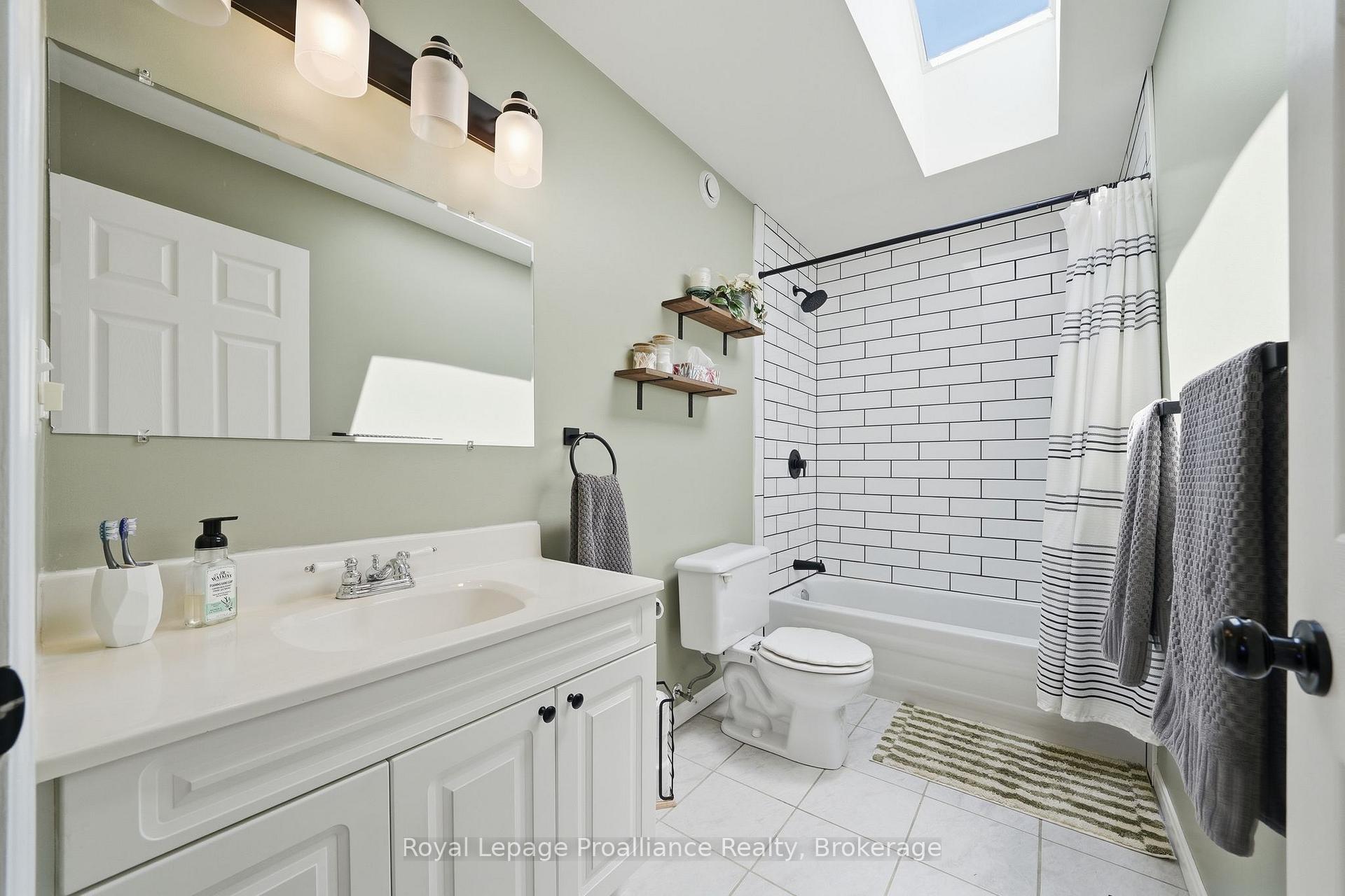 Photo 32 of 50 Octavia Street, Belleville, Belleville Ward — HOMEH