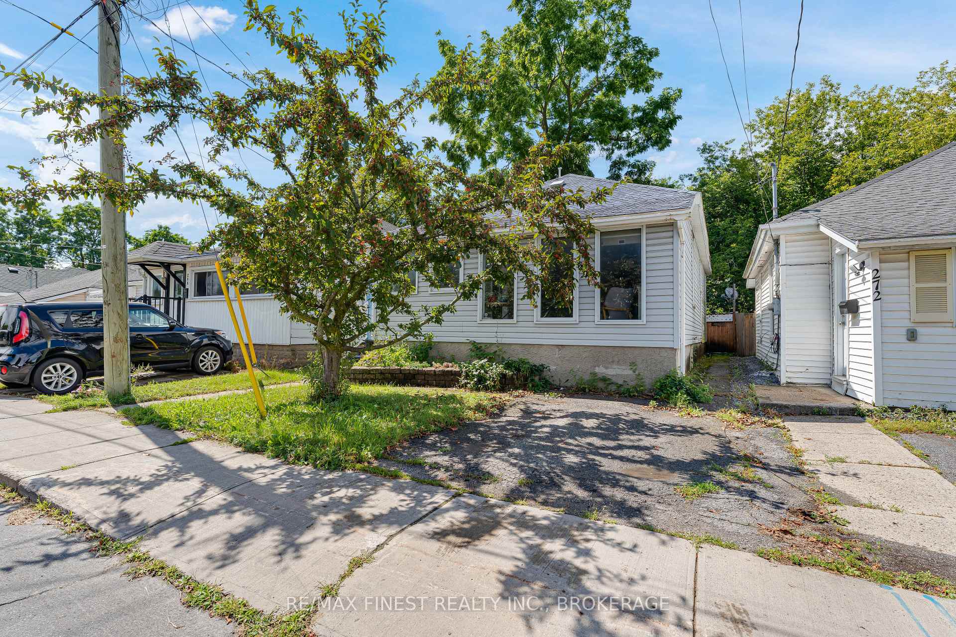 Photo 2 of 270 Patrick Street, Kingston, East of Sir John A. Blvd — HOMEH