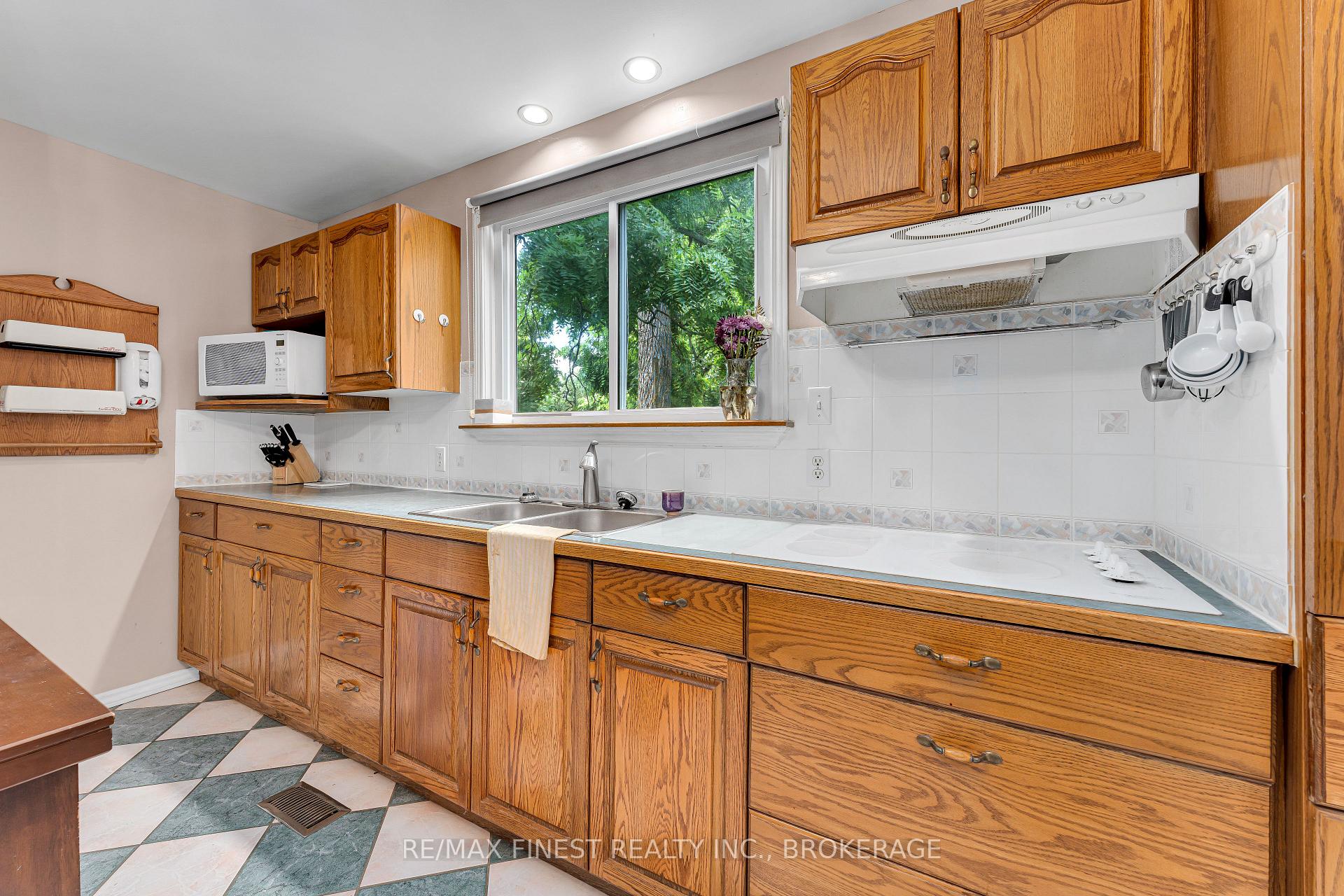 Photo 25 of 270 Patrick Street, Kingston, East of Sir John A. Blvd — HOMEH