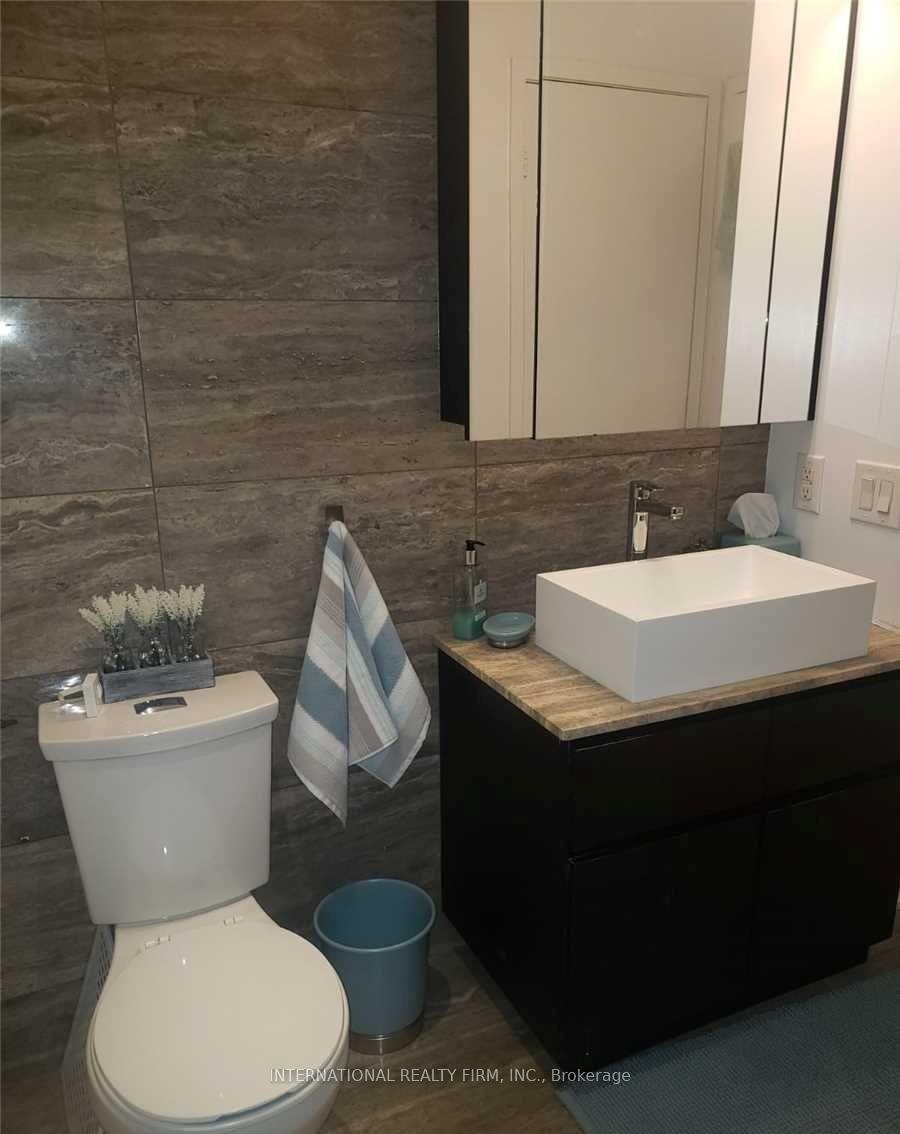 Photo 6 of Unit 3503, 15 Iceboat Terrace, Toronto, Waterfront Communities — HOMEH