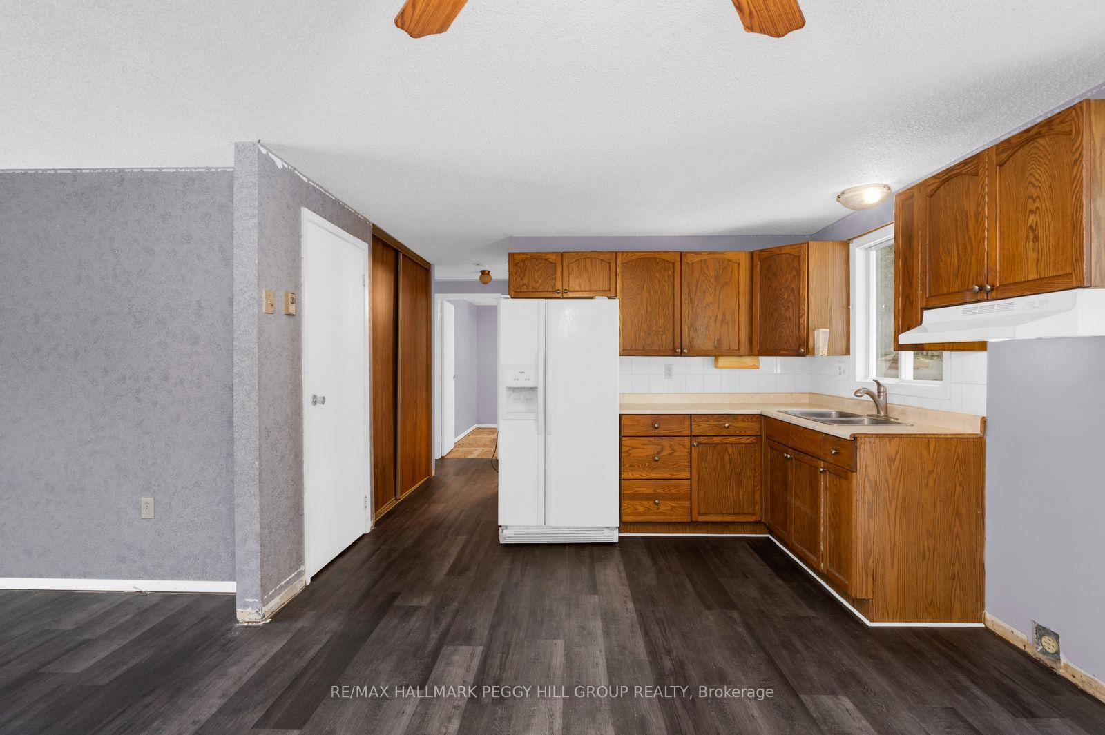Photo 4 of 857 Birchwood Drive, Midland — HOMEH