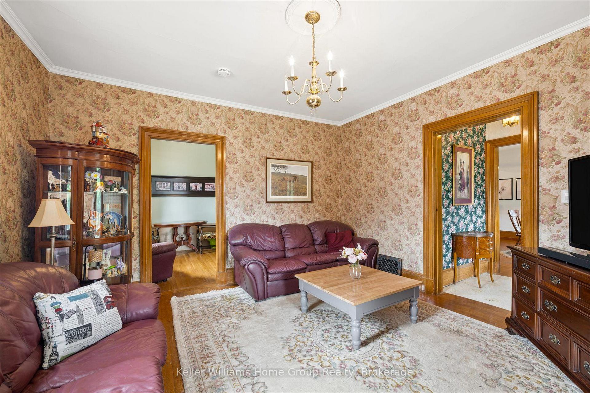 Photo 7 of 339 Garafraxa Street E, Centre Wellington, Fergus — HOMEH