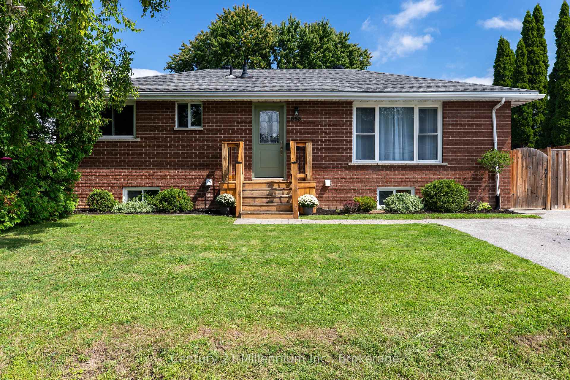 Photo 1 of 553 Spruce Street, Collingwood — HOMEH