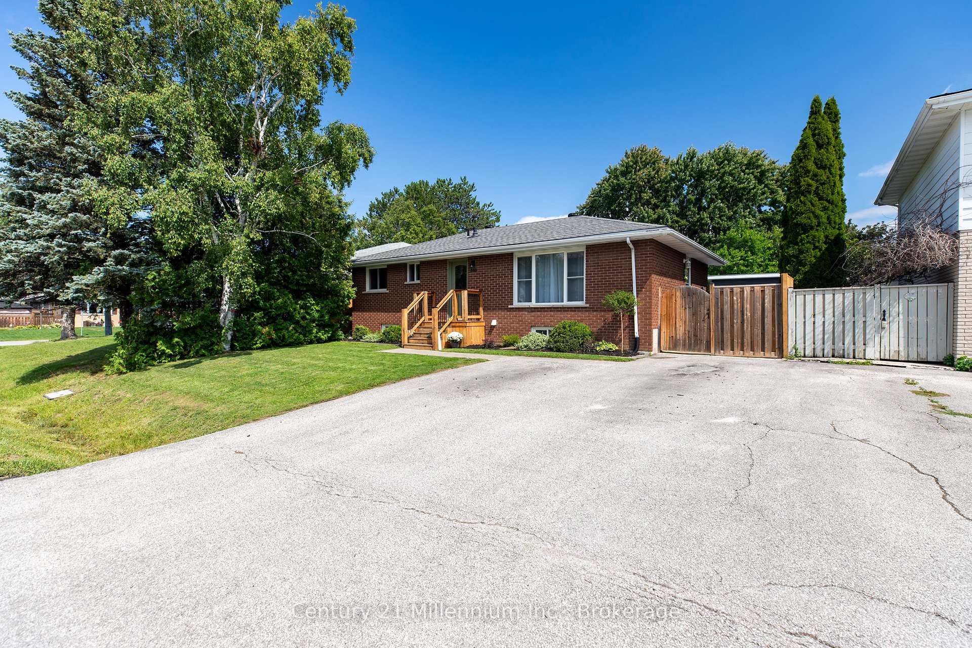 Photo 4 of 553 Spruce Street, Collingwood — HOMEH