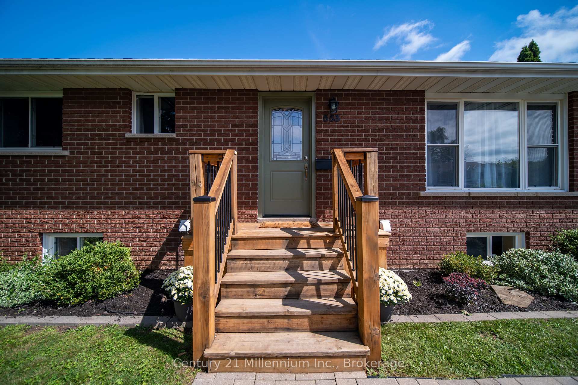 Photo 5 of 553 Spruce Street, Collingwood — HOMEH