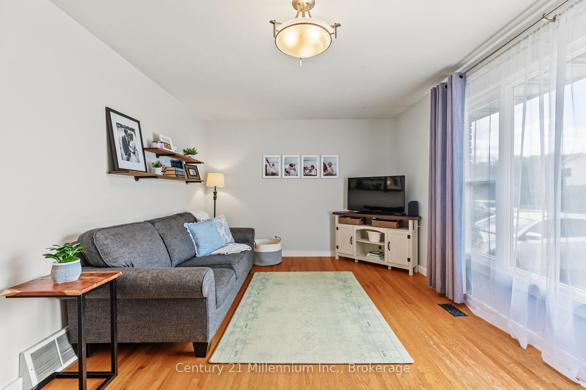 Photo 11 of 553 Spruce Street, Collingwood — HOMEH