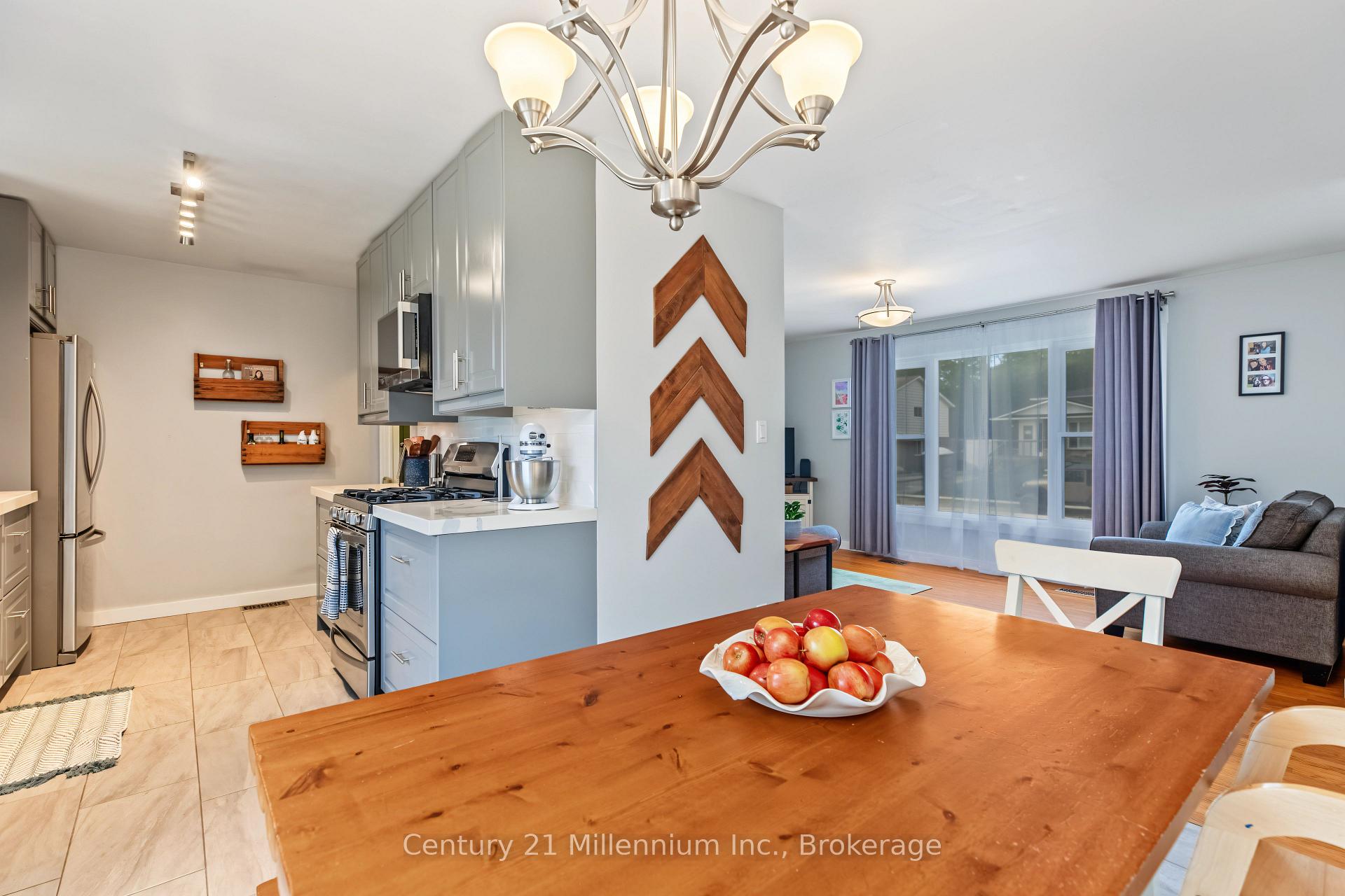 Photo 16 of 553 Spruce Street, Collingwood — HOMEH
