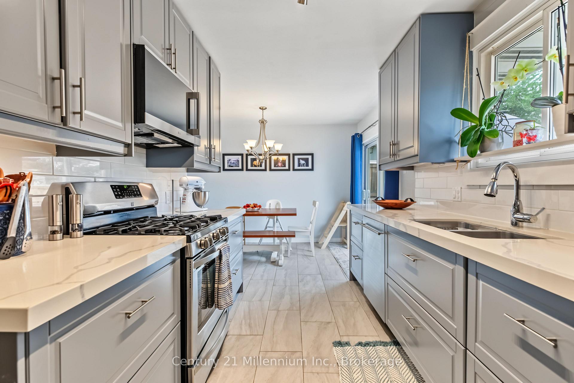 Photo 18 of 553 Spruce Street, Collingwood — HOMEH