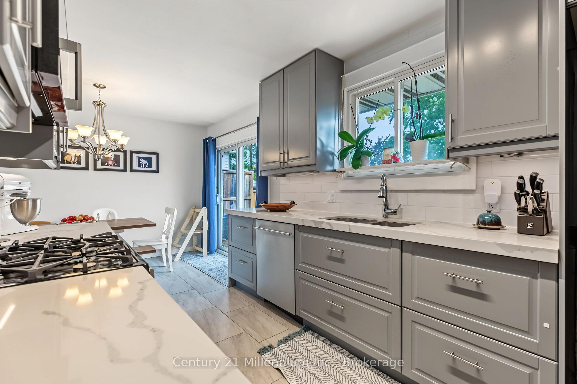 Photo 19 of 553 Spruce Street, Collingwood — HOMEH