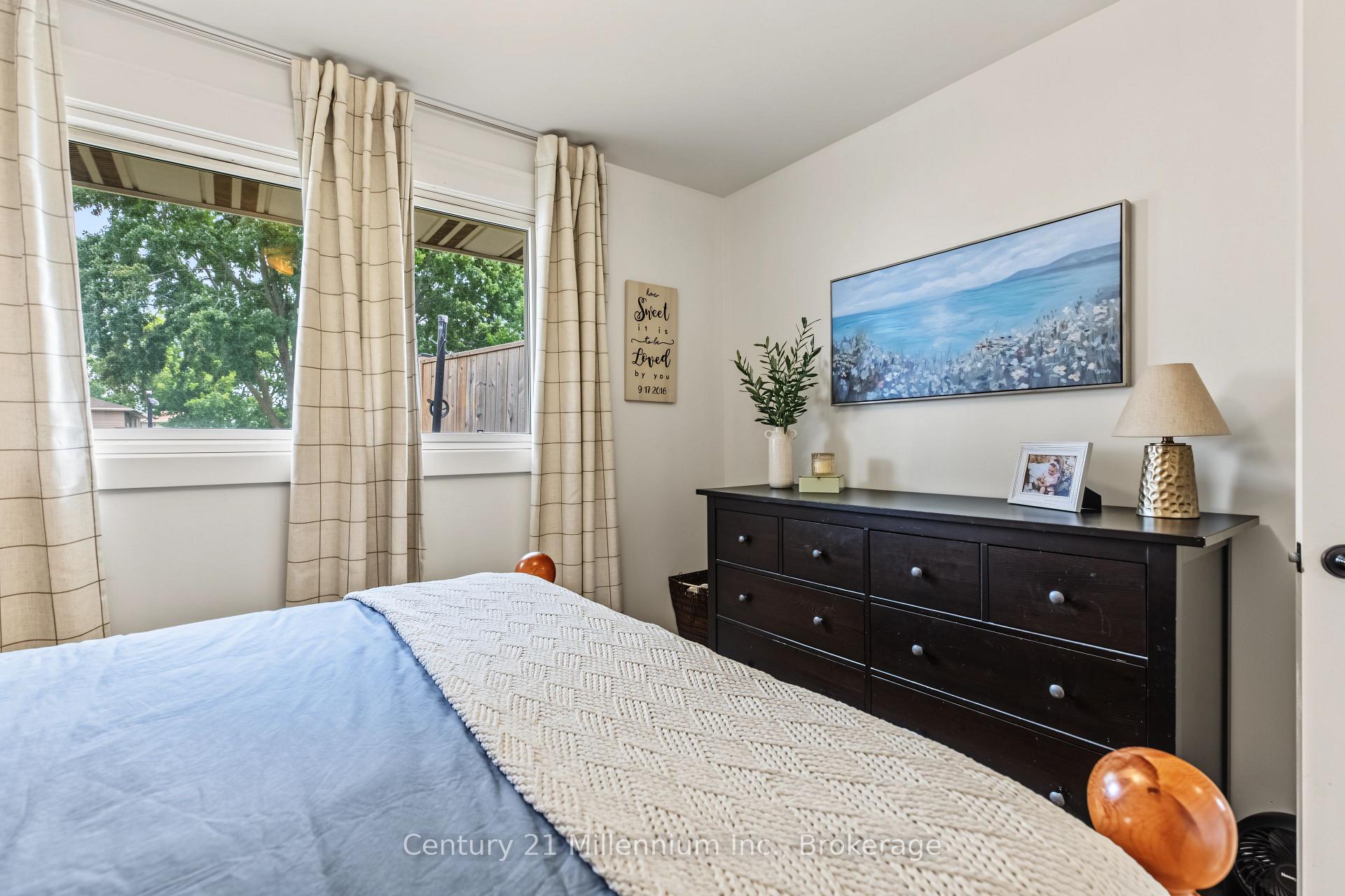 Photo 23 of 553 Spruce Street, Collingwood — HOMEH