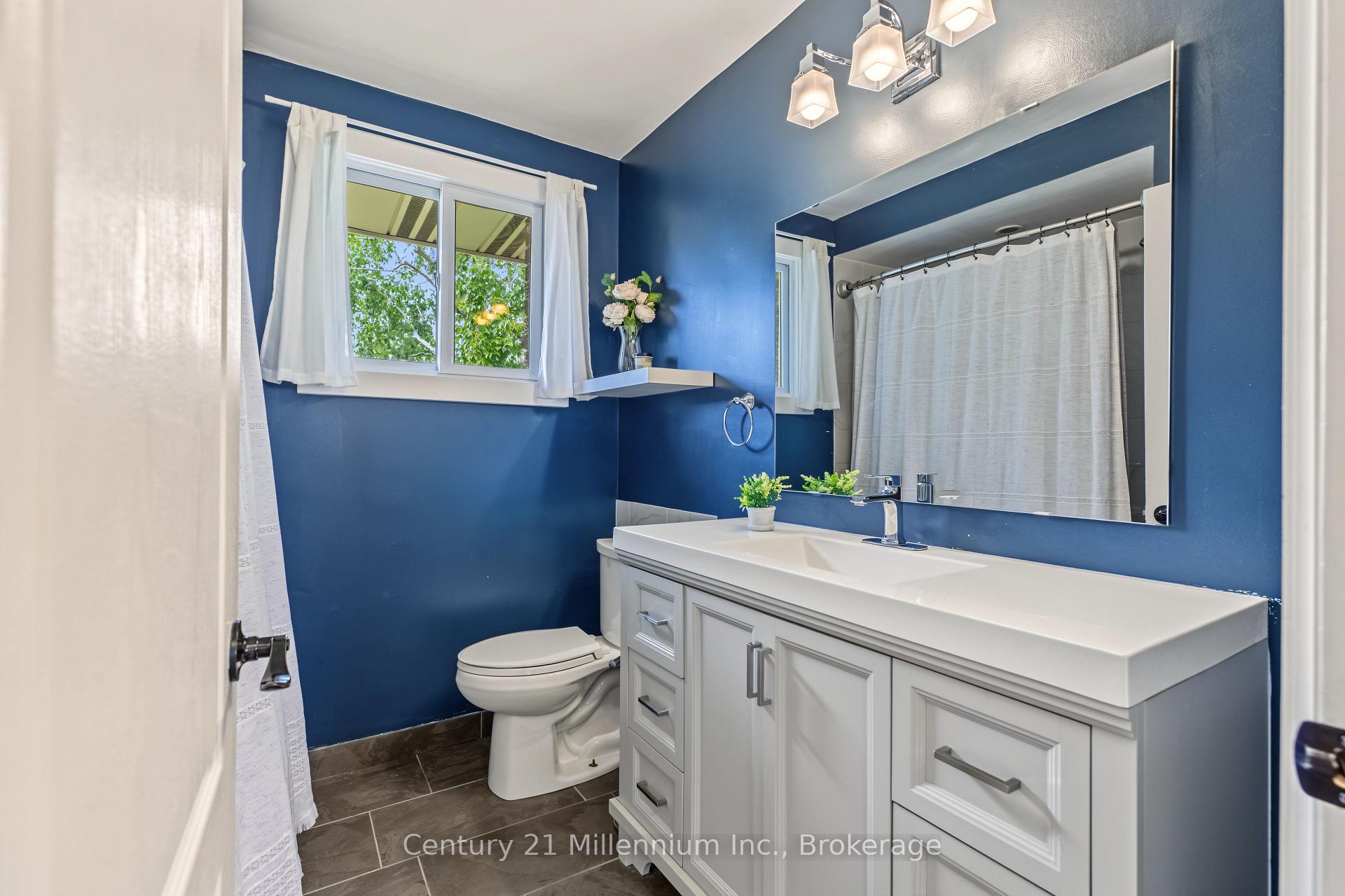 Photo 28 of 553 Spruce Street, Collingwood — HOMEH