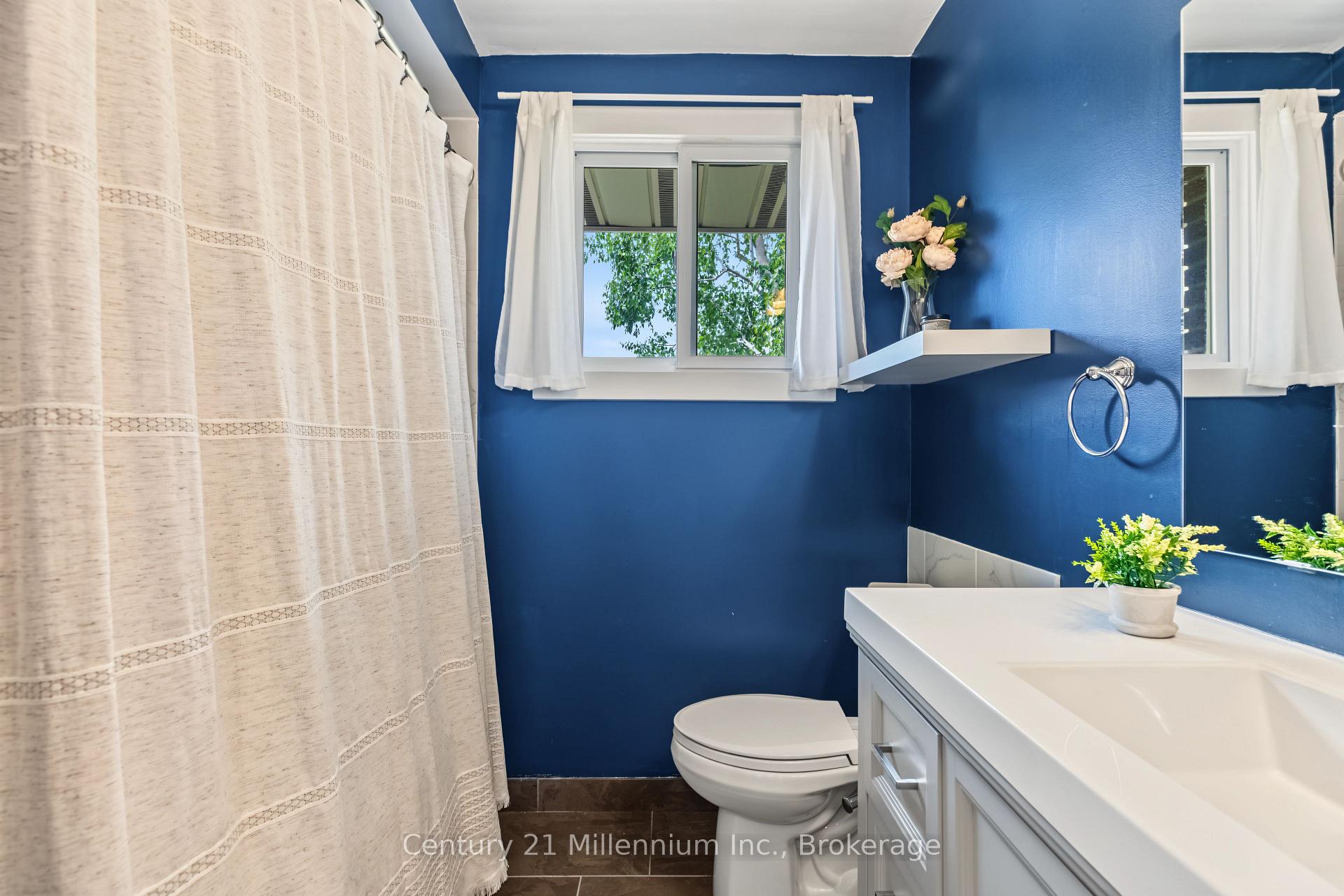 Photo 29 of 553 Spruce Street, Collingwood — HOMEH