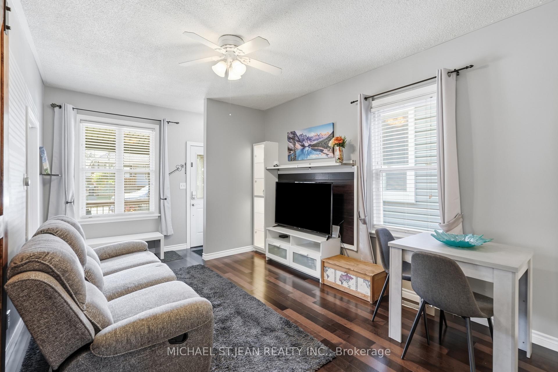 Photo 13 of 67 Robins Avenue, Hamilton, Crown Point — HOMEH