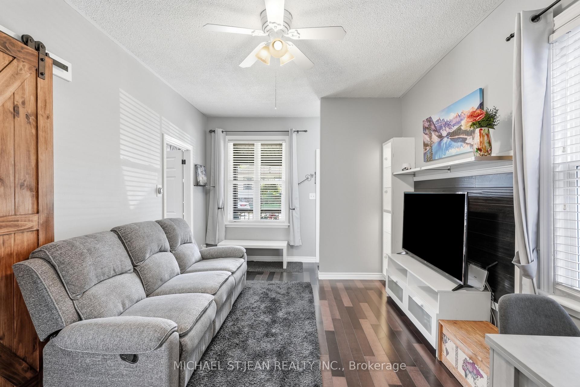 Photo 14 of 67 Robins Avenue, Hamilton, Crown Point — HOMEH