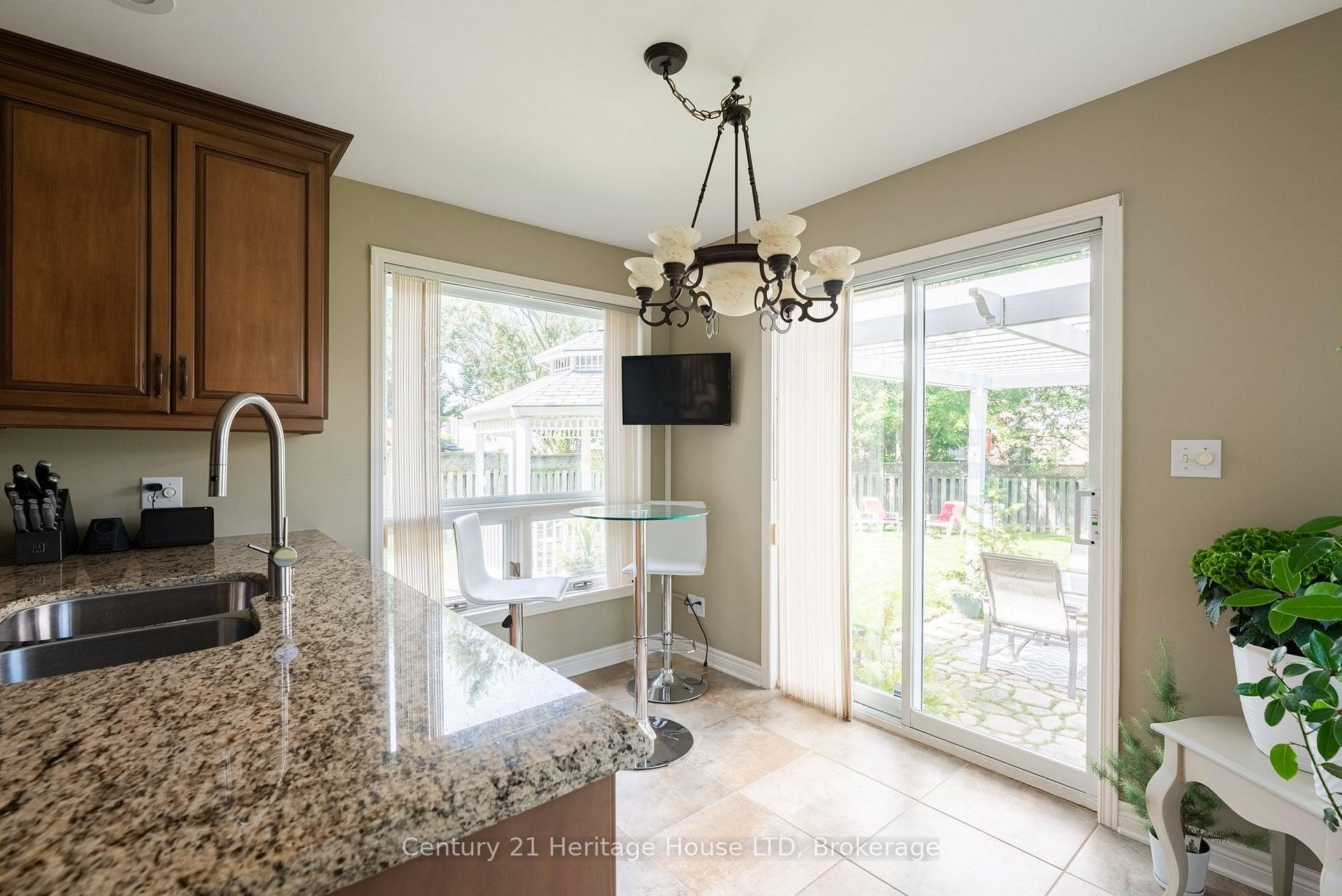Photo 14 of 52 Farris Avenue, St. Catharines, Rykert/Vansickle — HOMEH
