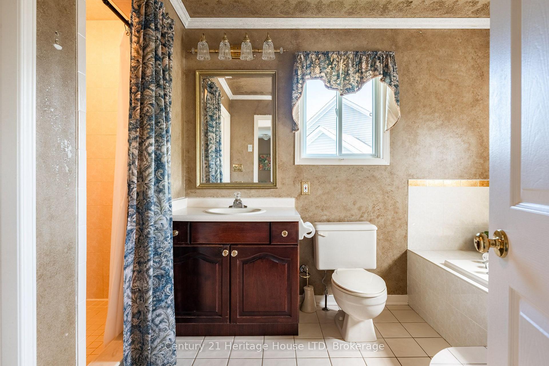 Photo 24 of 52 Farris Avenue, St. Catharines, Rykert/Vansickle — HOMEH