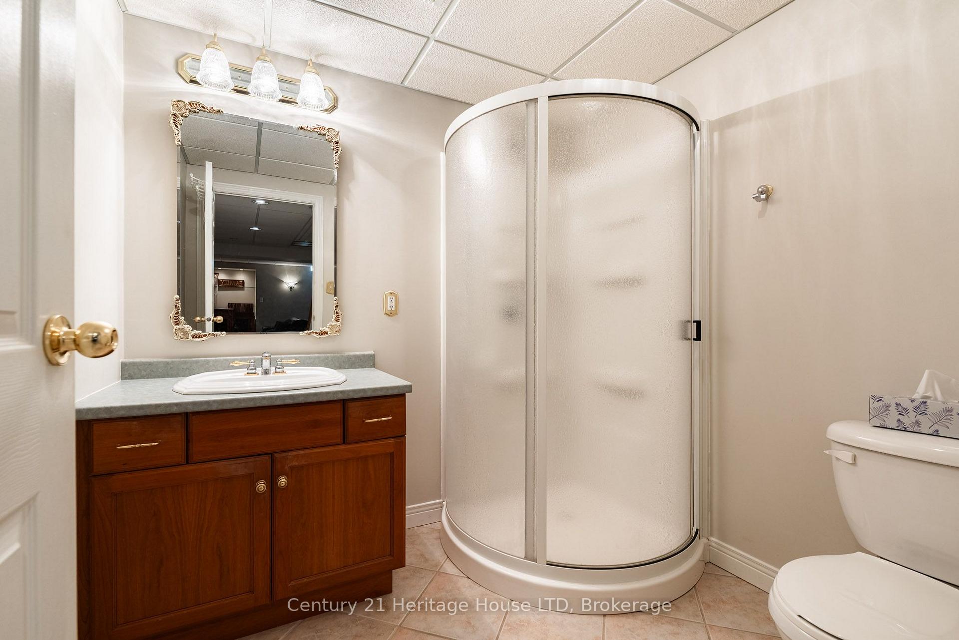 Photo 30 of 52 Farris Avenue, St. Catharines, Rykert/Vansickle — HOMEH