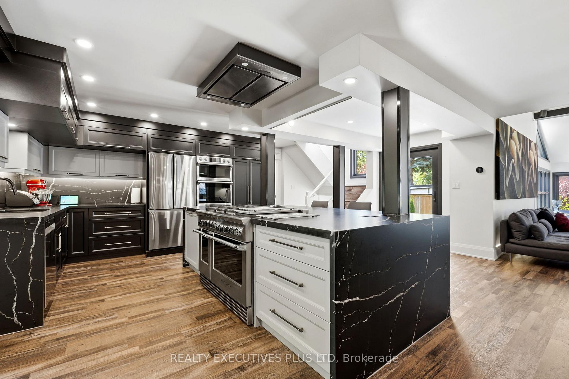 Photo 4 of 36 Lakeview Drive, Hamilton, Lakeshore — HOMEH