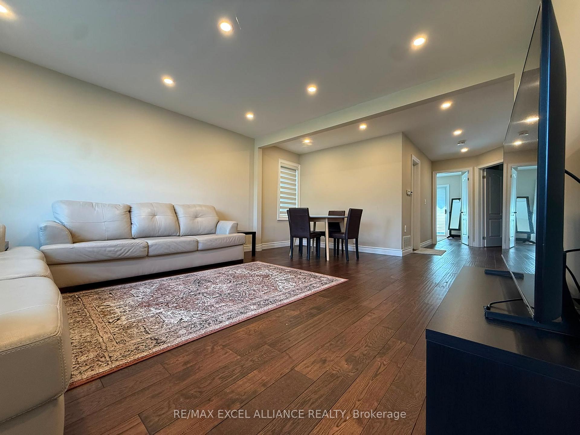 Photo 11 of 2242 Brimley Road, Scarborough, Agincourt South-Malvern West — HOMEH