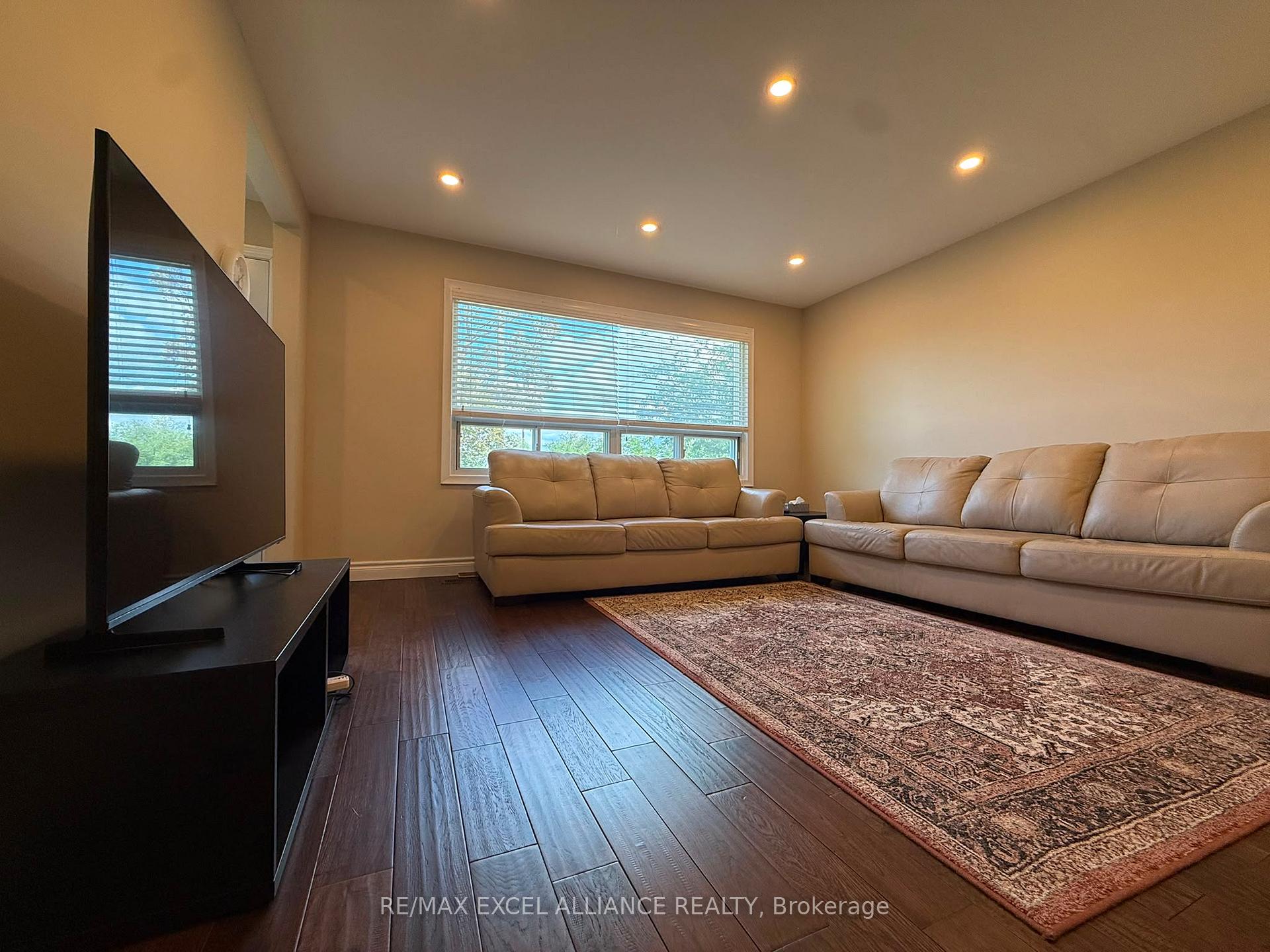 Photo 12 of 2242 Brimley Road, Scarborough, Agincourt South-Malvern West — HOMEH