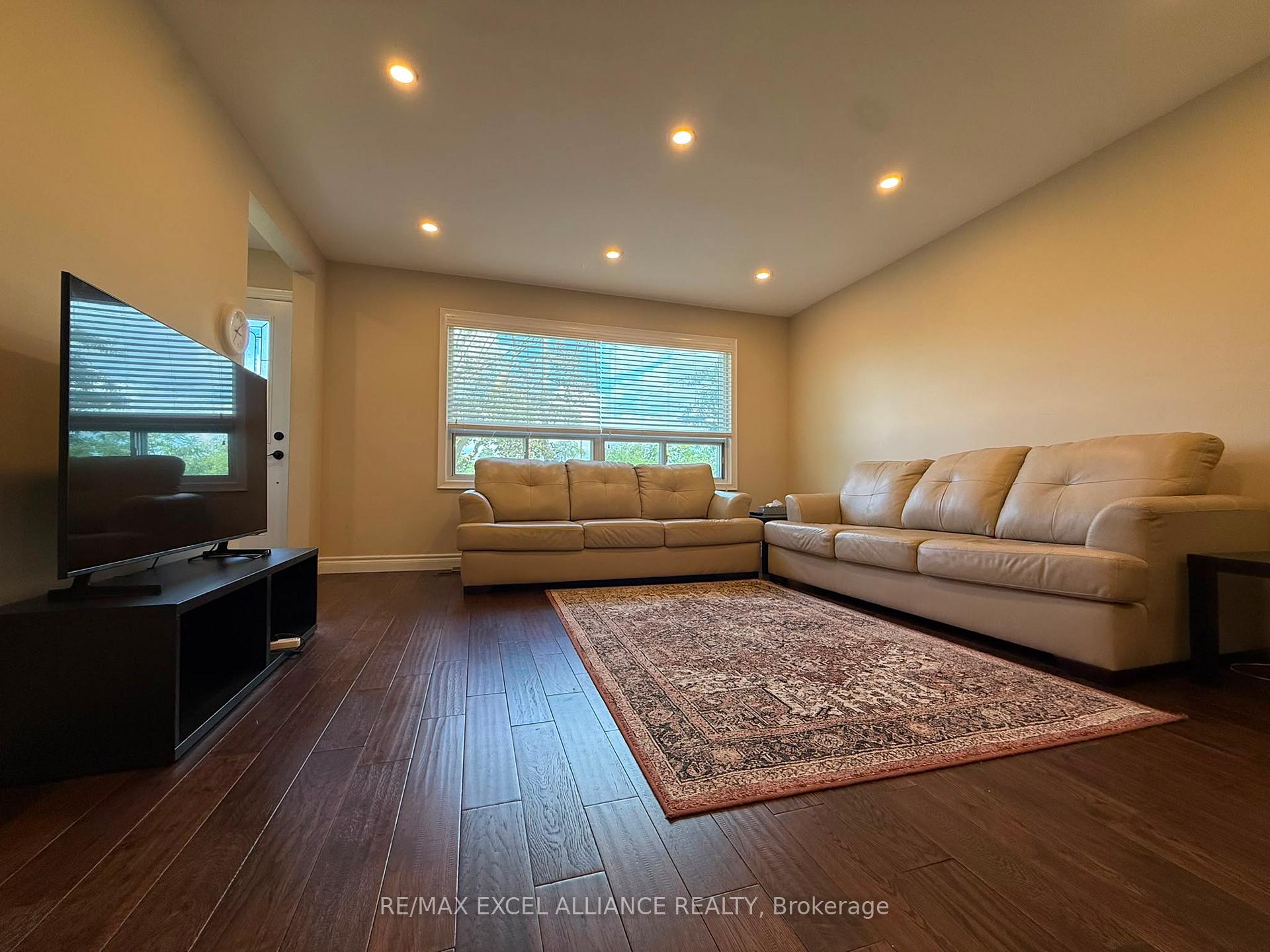 Photo 13 of 2242 Brimley Road, Scarborough, Agincourt South-Malvern West — HOMEH