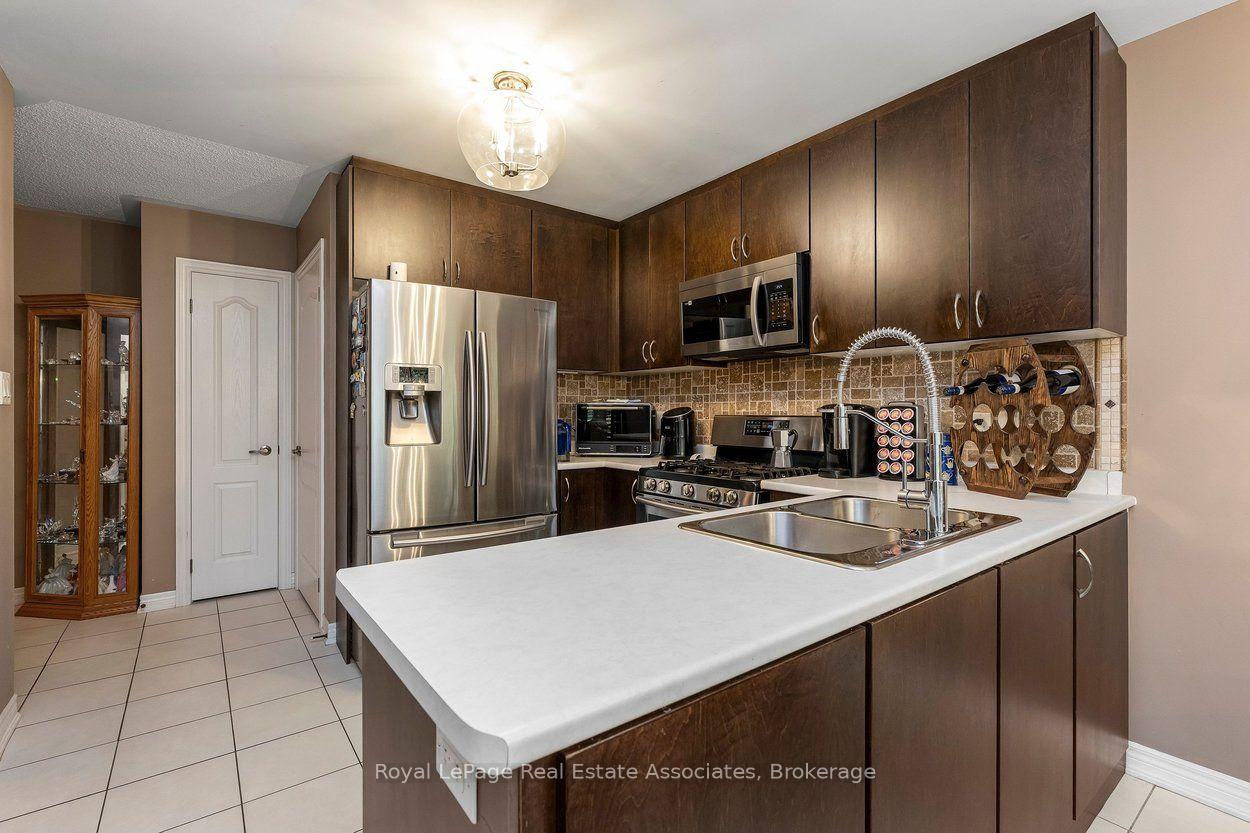 Photo 12 of 24 Lacorra Way, Brampton, Sandringham-Wellington — HOMEH